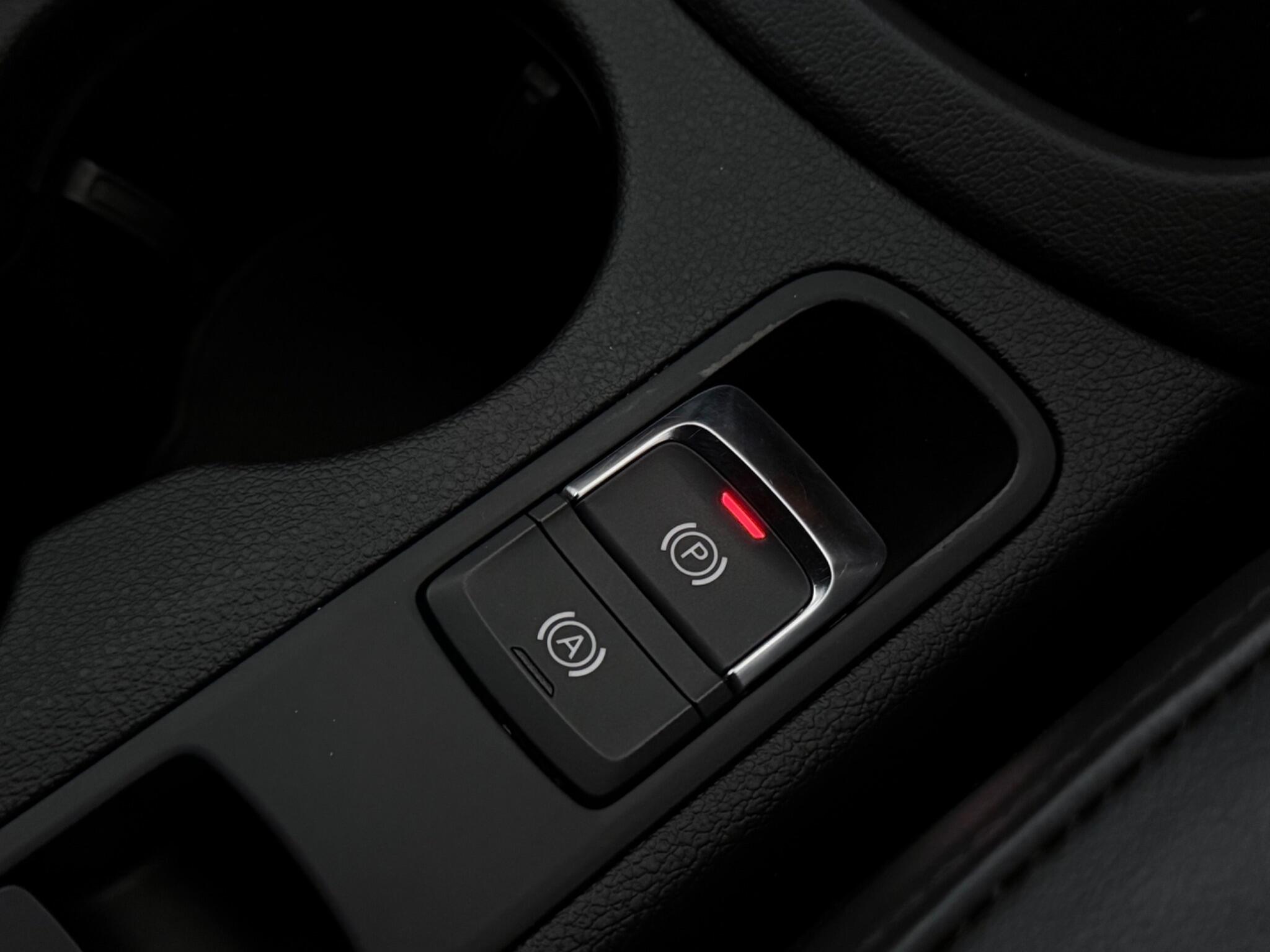 Audi Q3 view 25