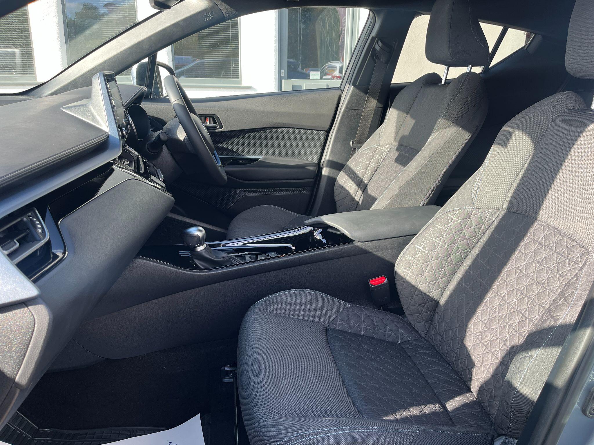 Toyota C-HR view 15