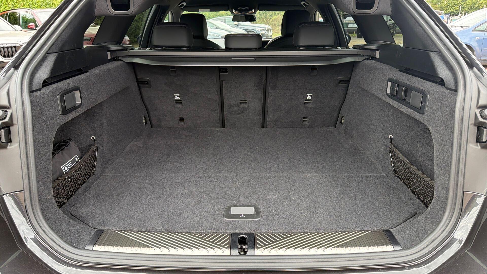 BMW 5 Series view 13