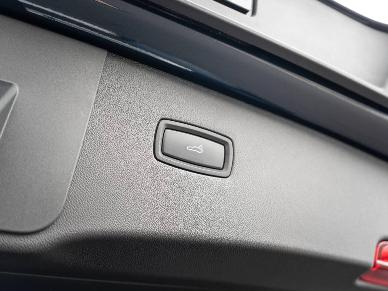 Porsche Cayenne view 40