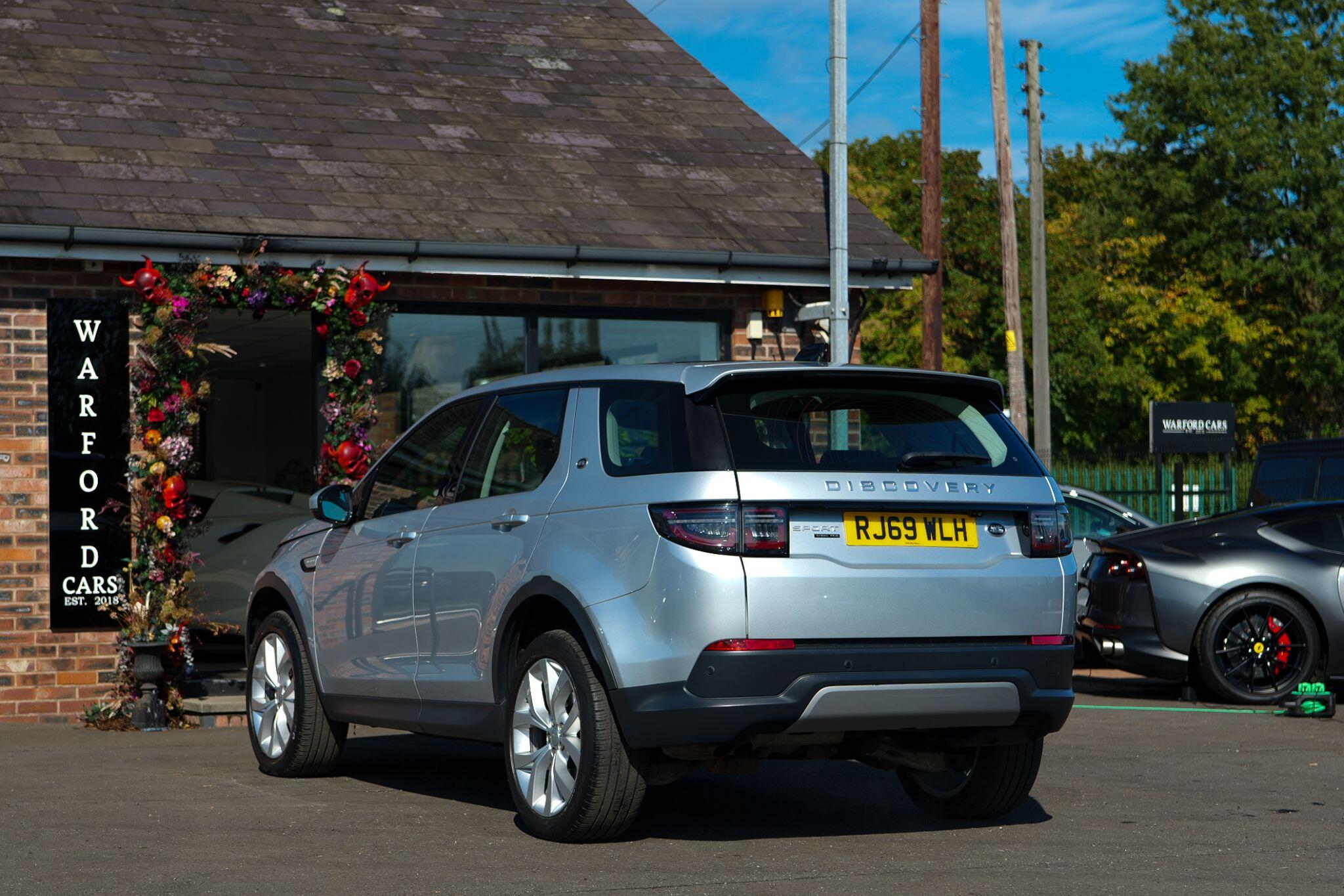 Land Rover Discovery Sport view 6