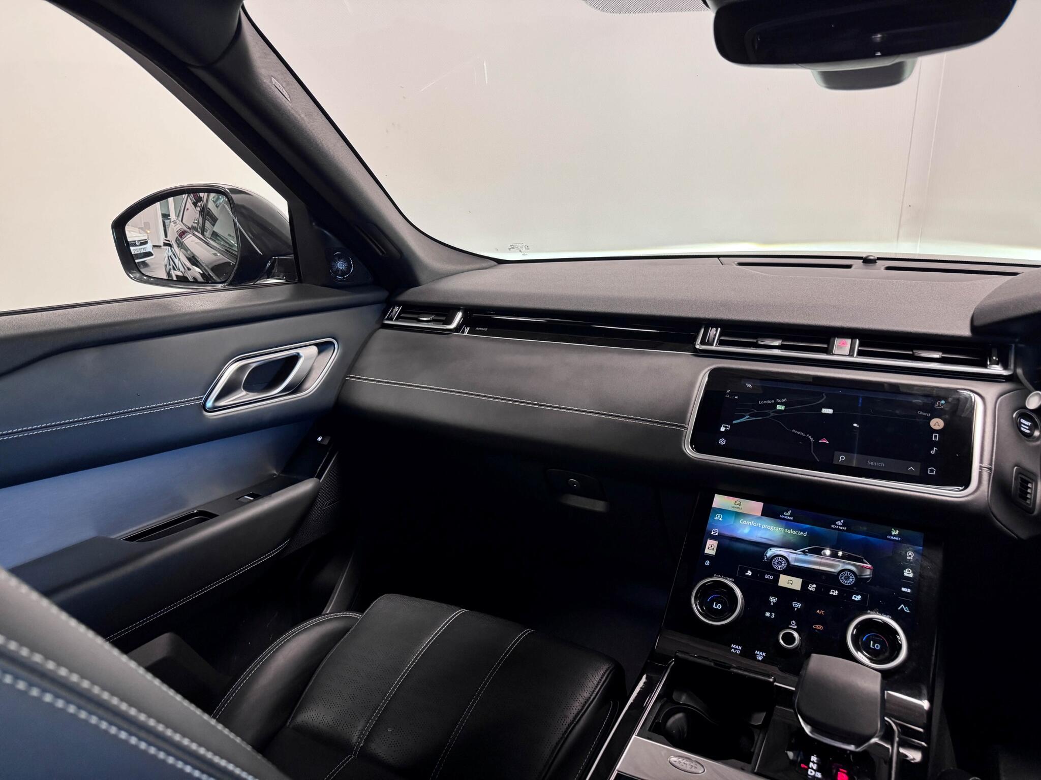 Land Rover Range Rover Velar view 26