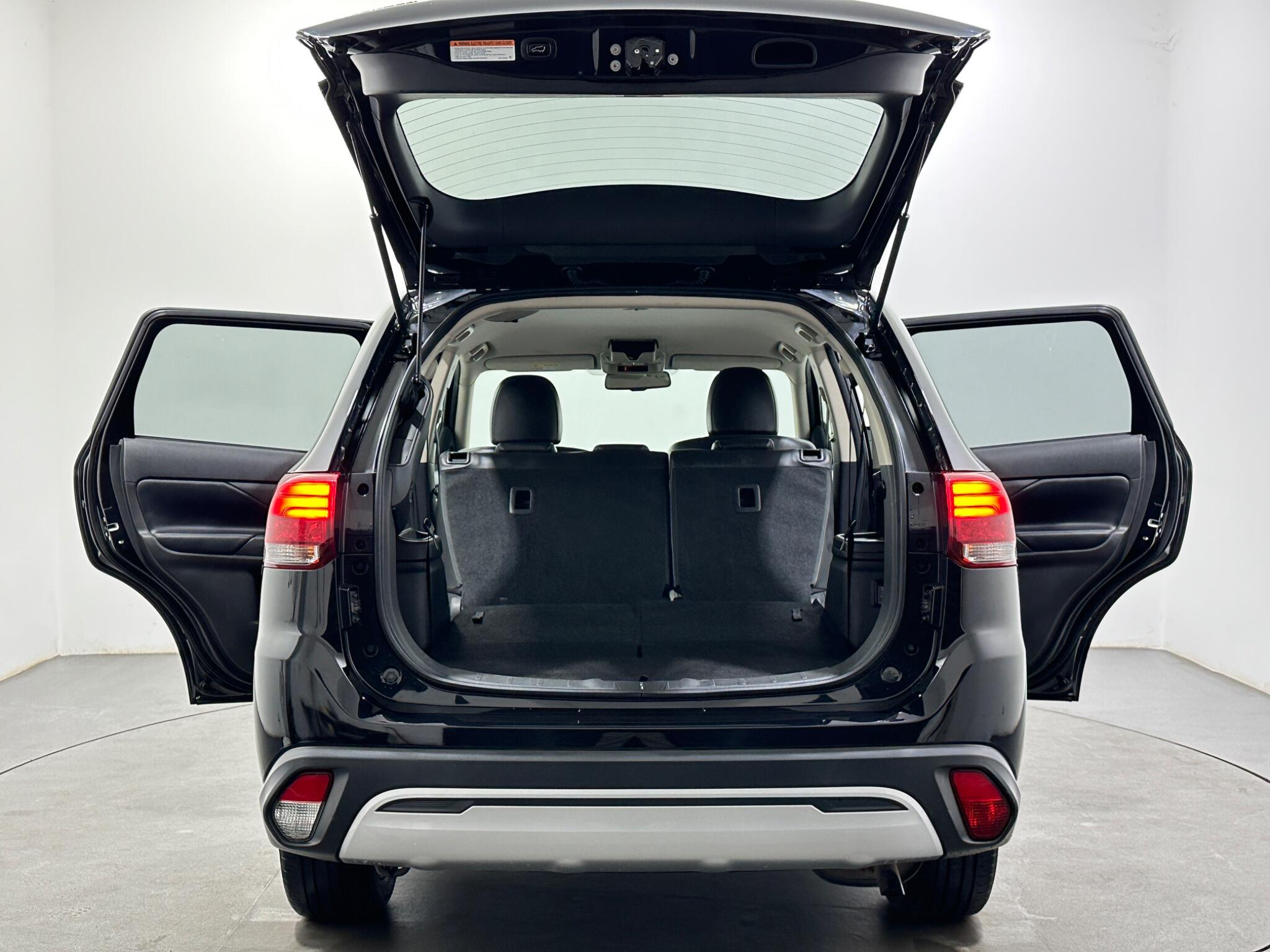 Mitsubishi Outlander view 45