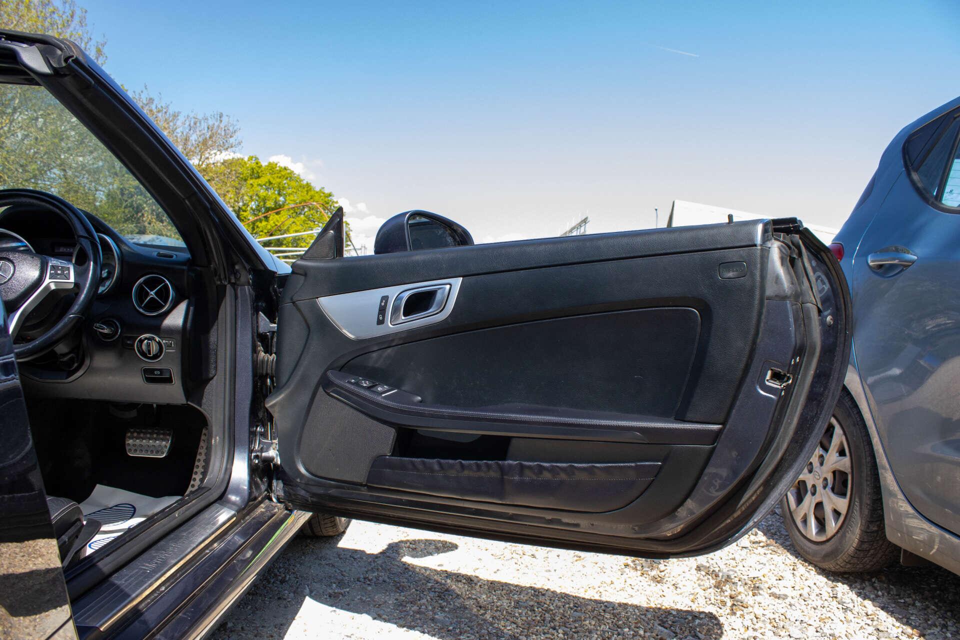 Mercedes-Benz SLK view 28