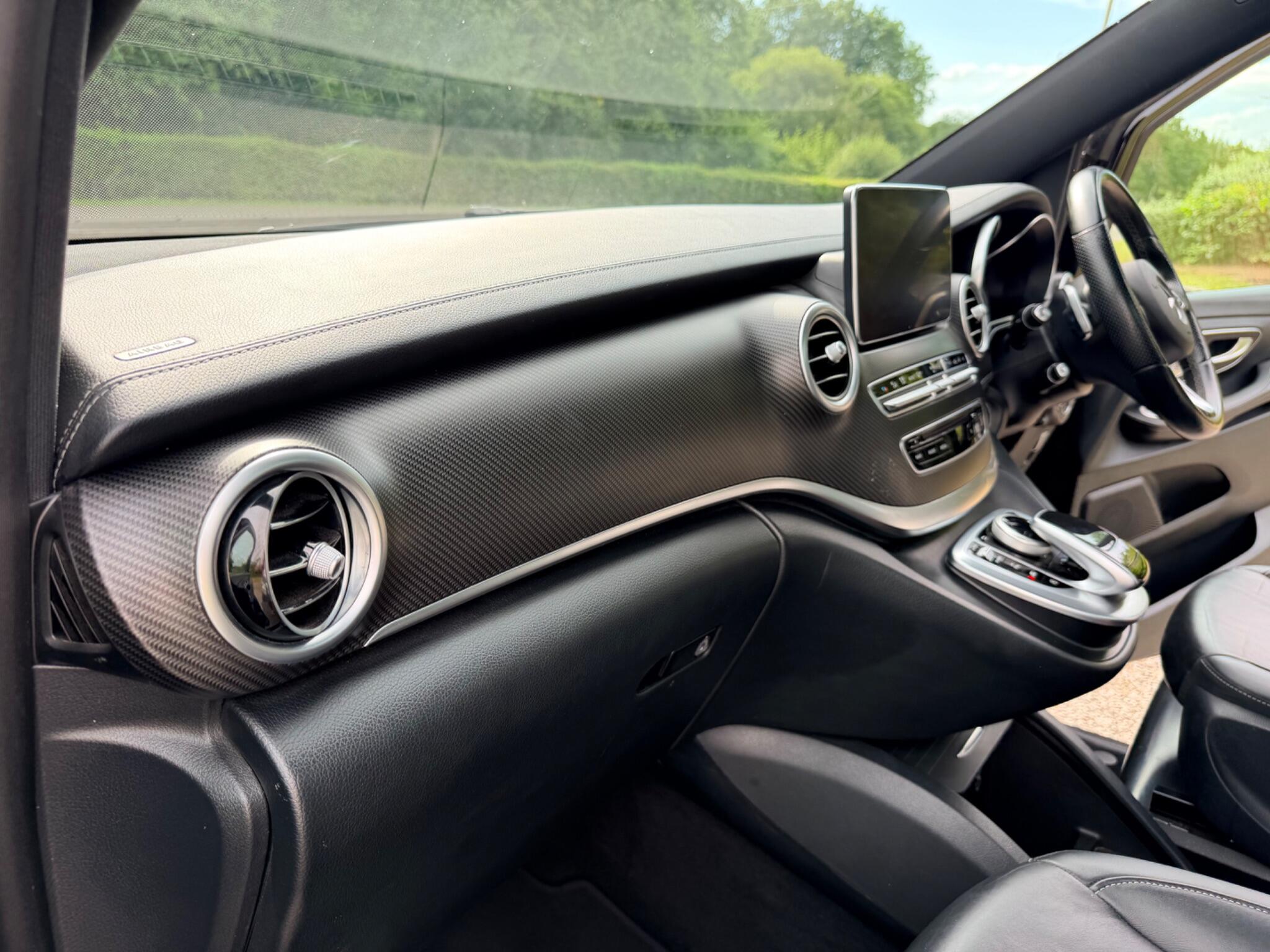 Mercedes-Benz V-Class view 13