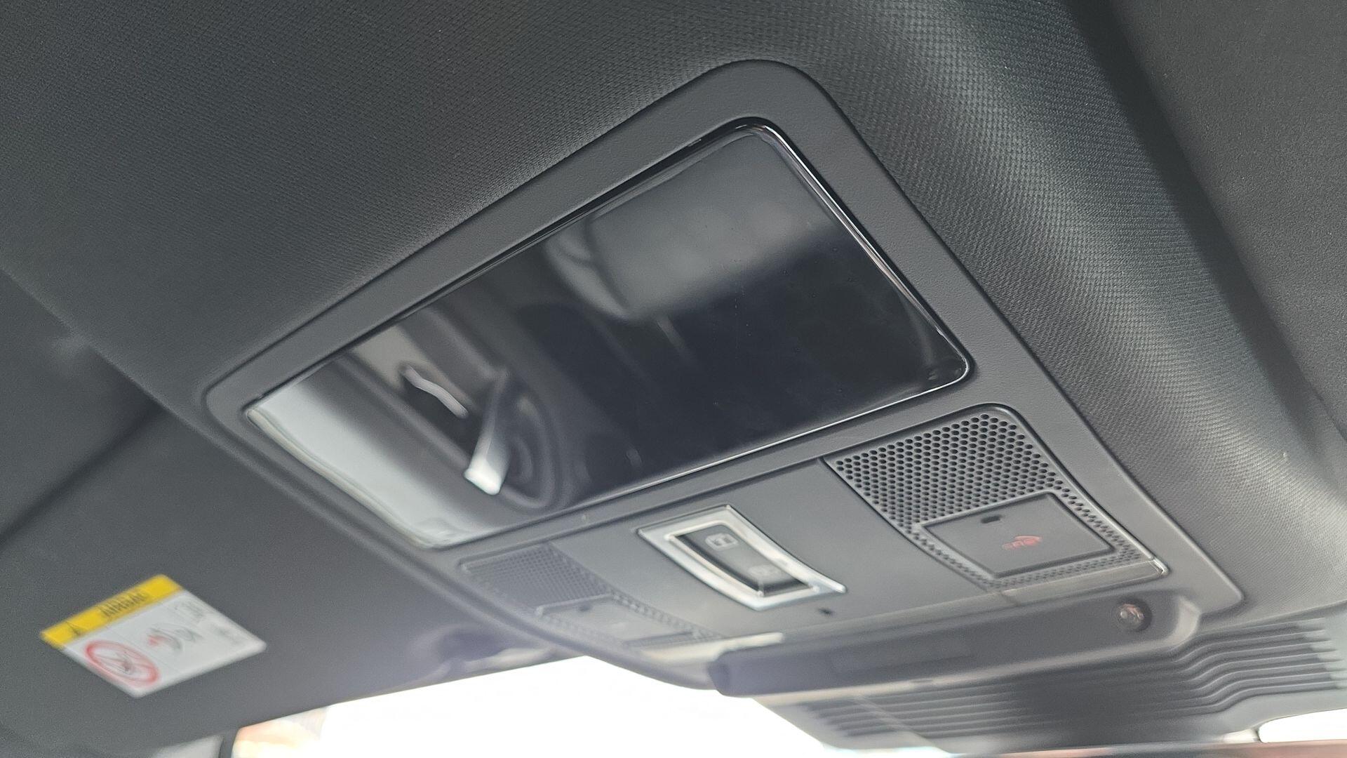 Land Rover Discovery Sport view 45