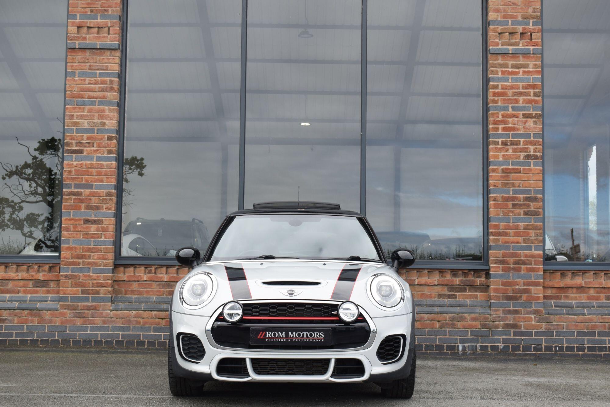 Mini Hatch view 4