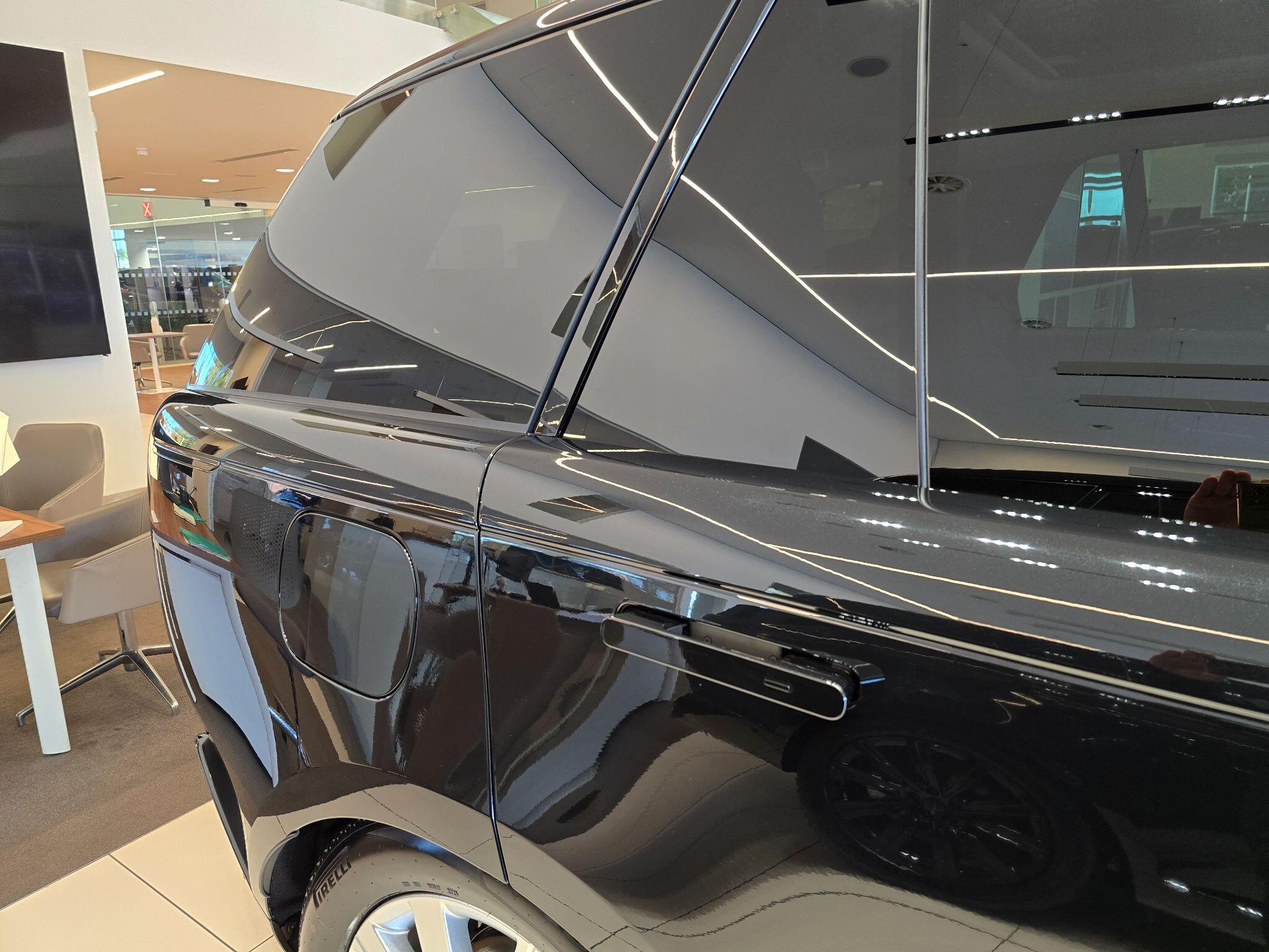Land Rover Range Rover view 34