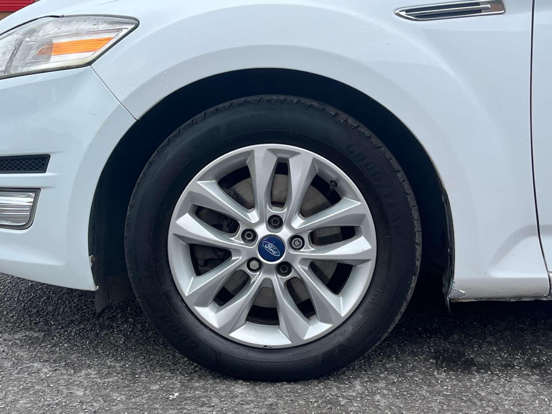 Ford Mondeo view 29