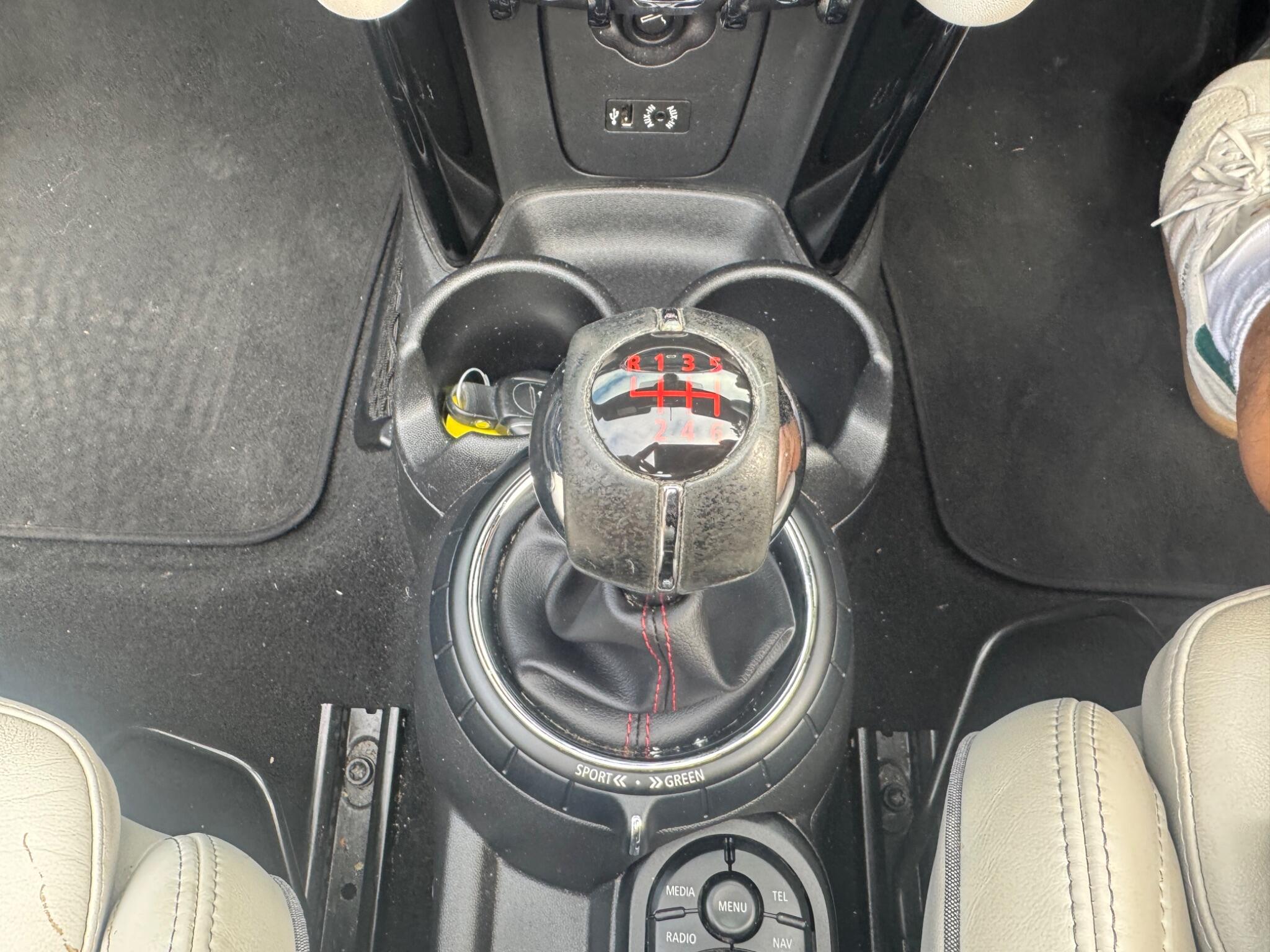 Mini Convertible view 35