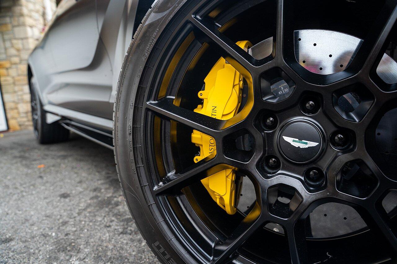 Aston Martin DBX view 34