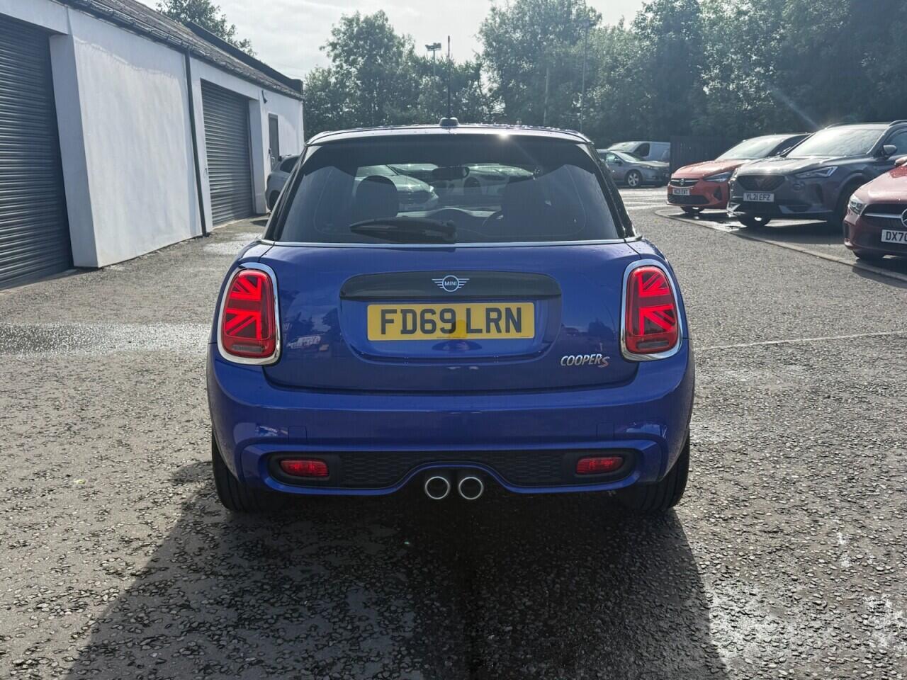 Mini Hatch view 5