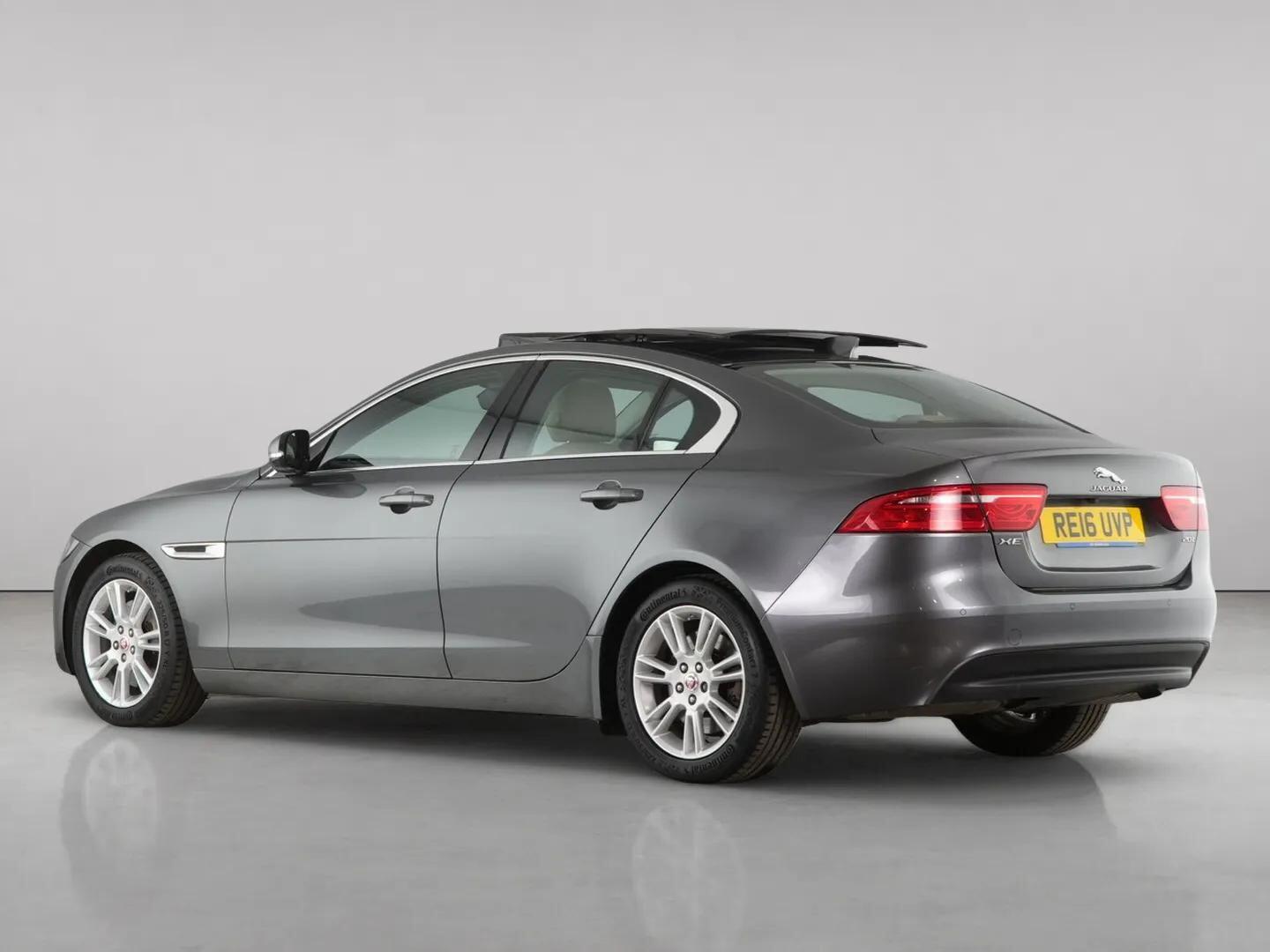 Jaguar Xe view 8