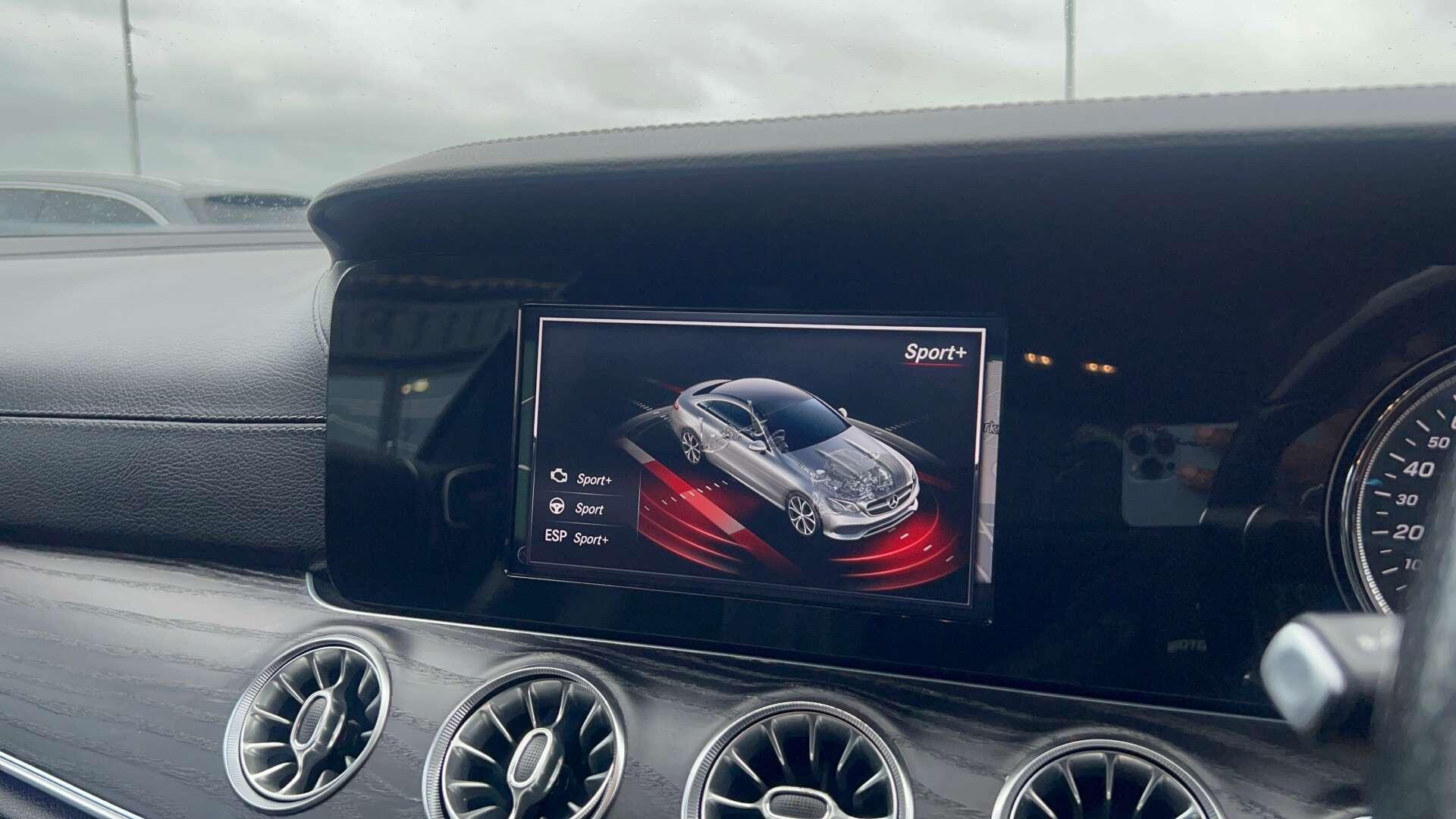 Mercedes-Benz E-Class view 32