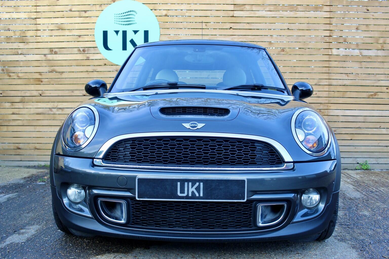 Mini Hatch view 24