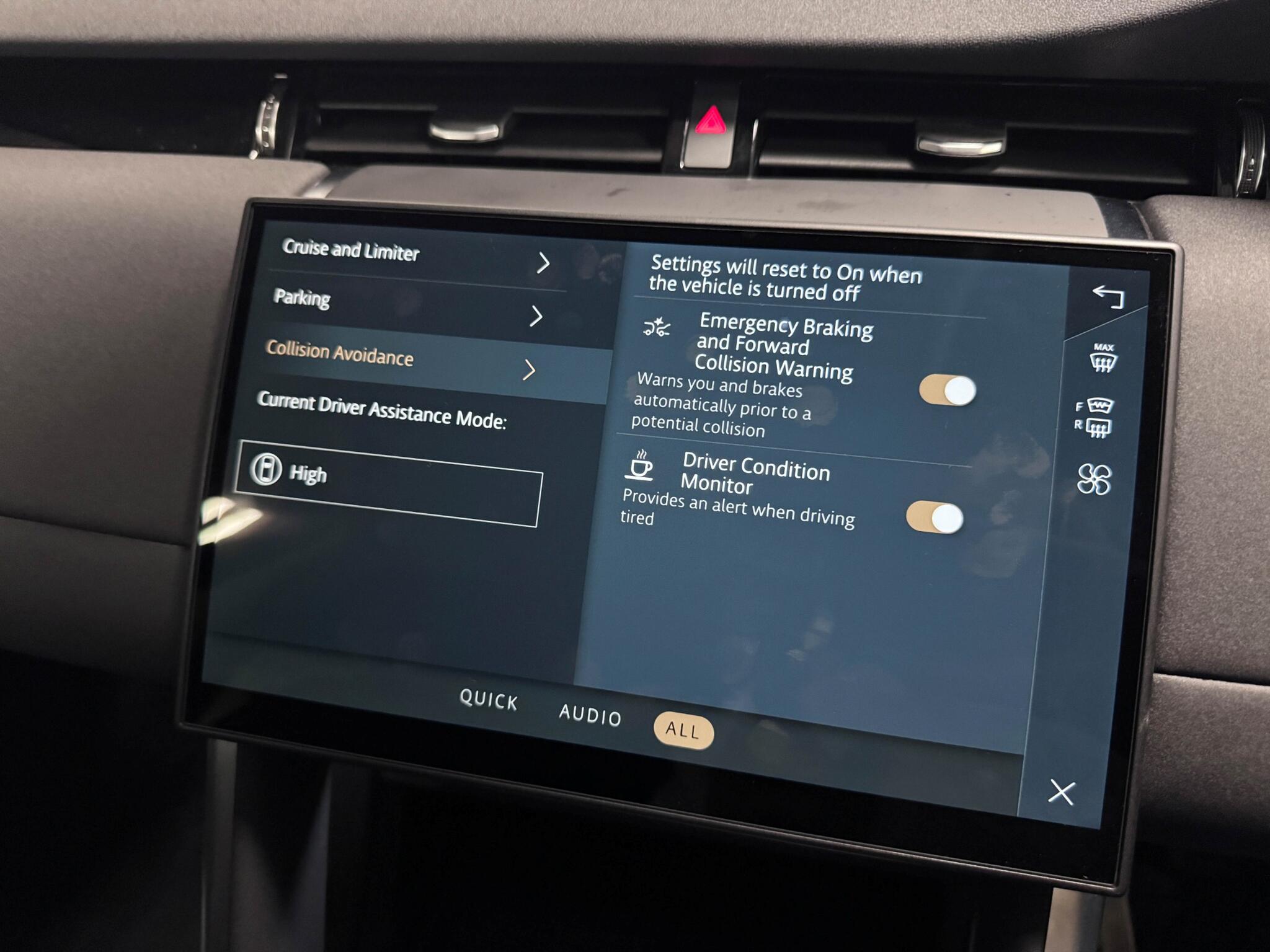 Land Rover Discovery Sport view 64
