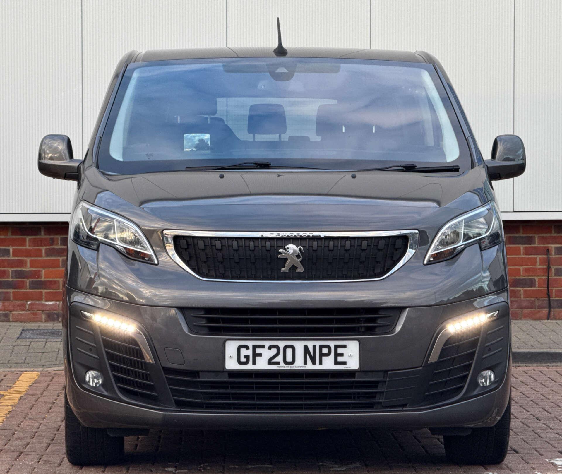 Peugeot Traveller view 2