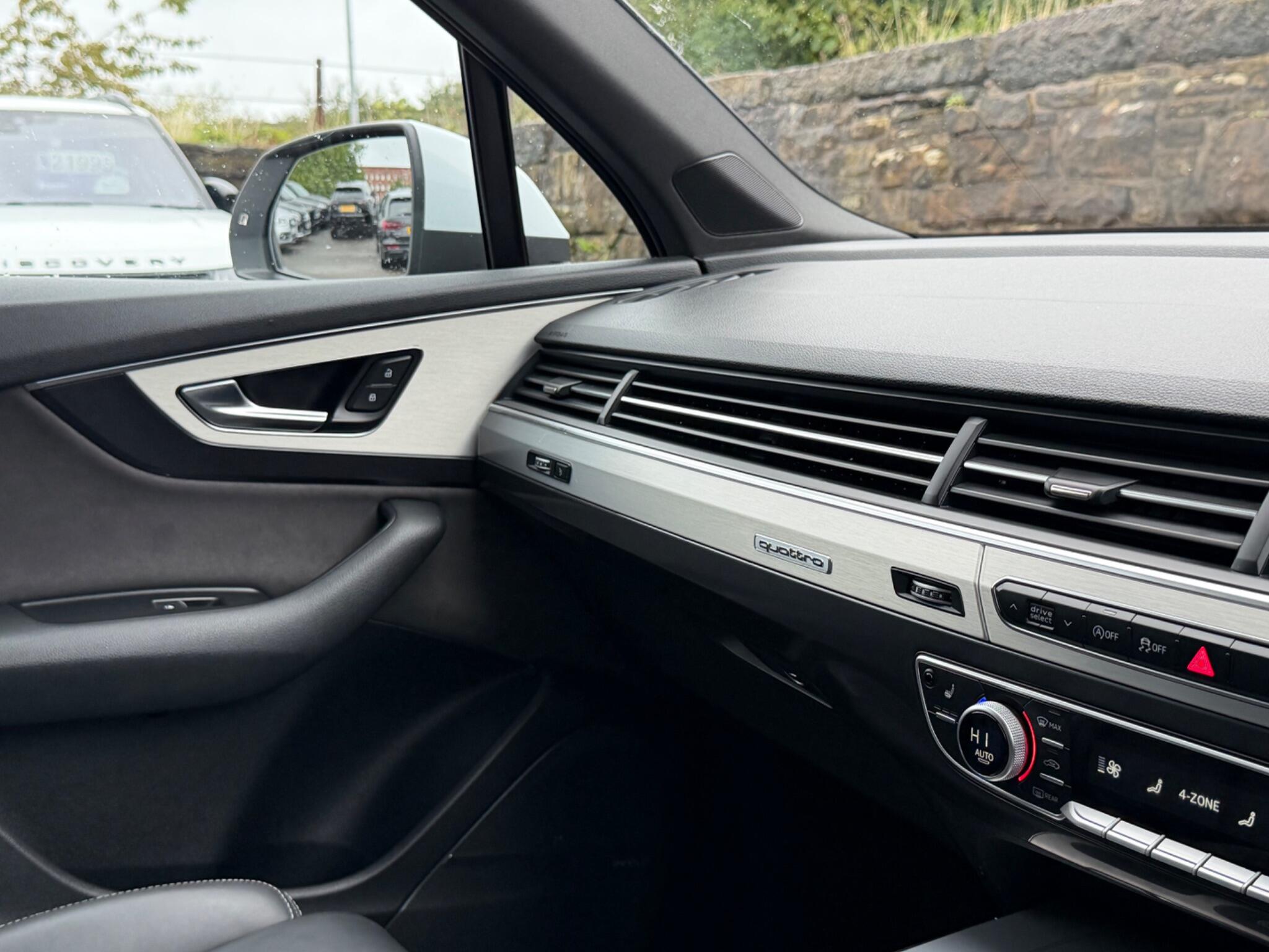 Audi Q7 view 54