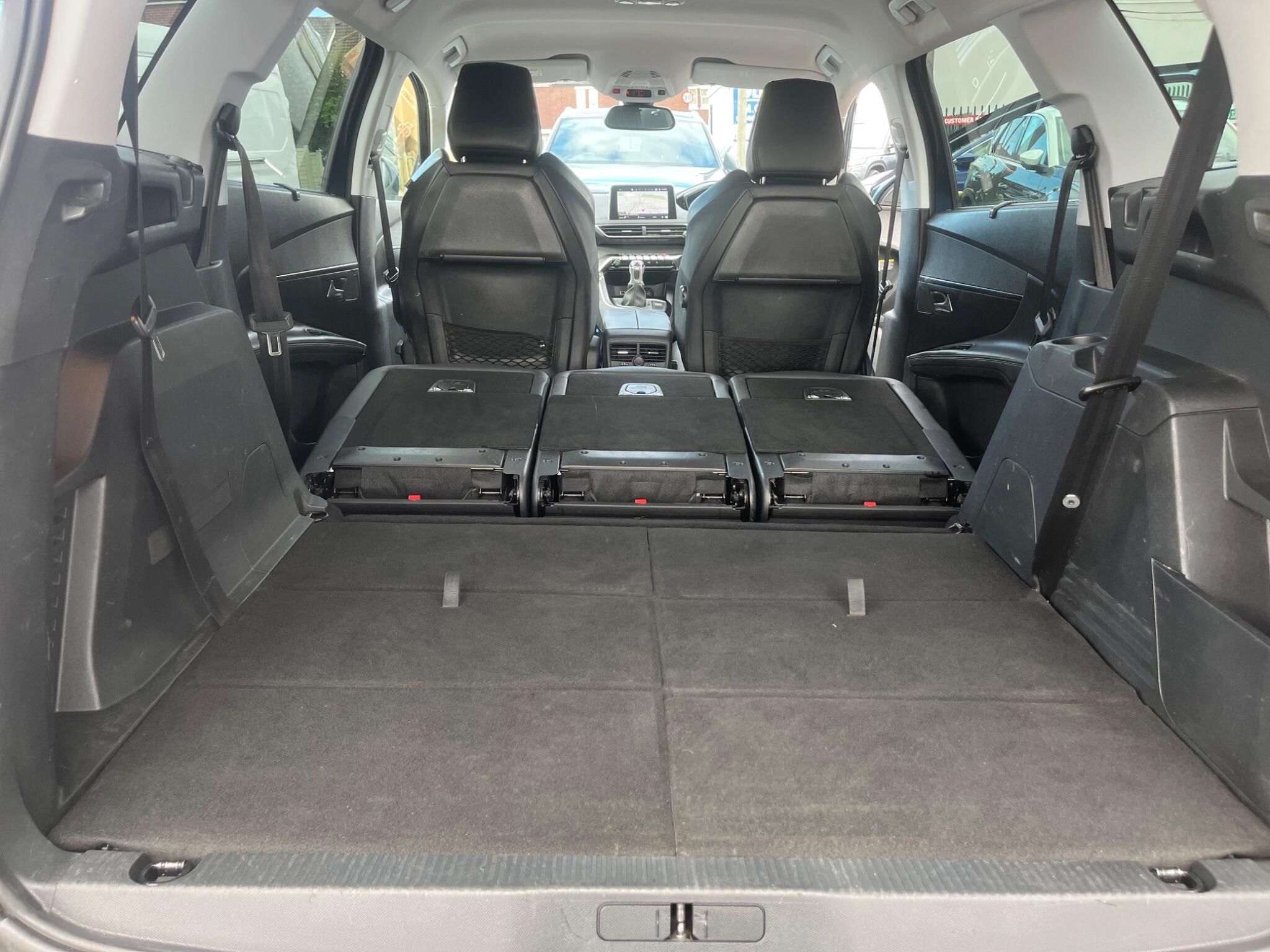 Peugeot 5008 view 18