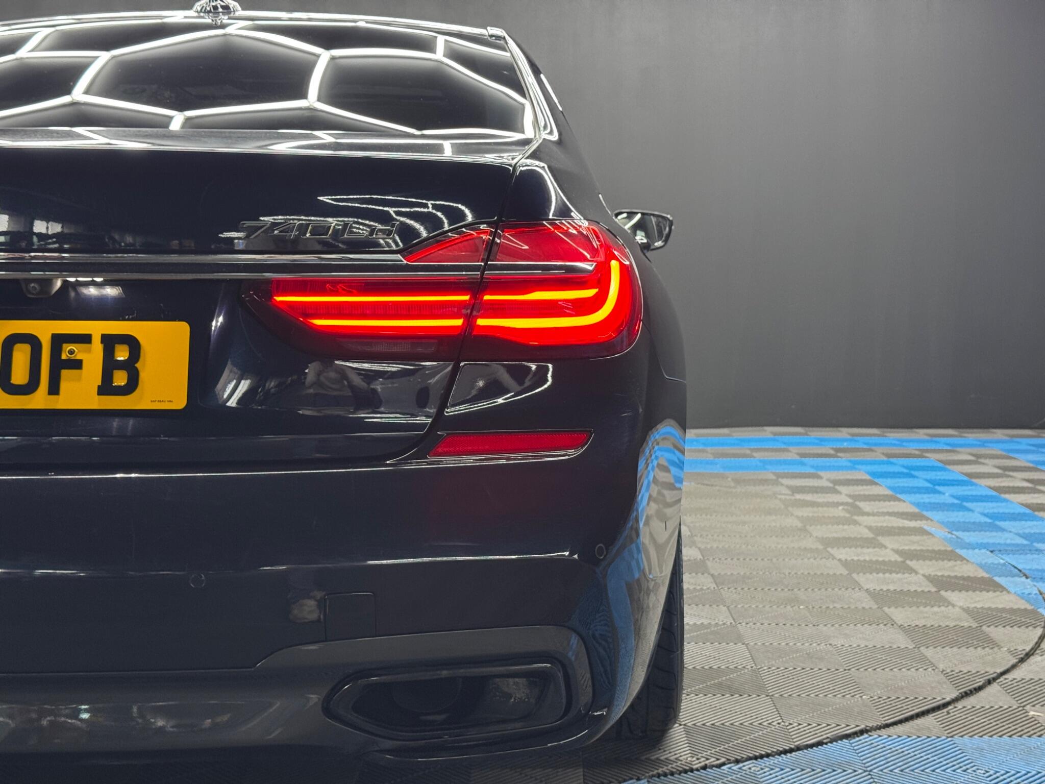 BMW 7 Series view 60