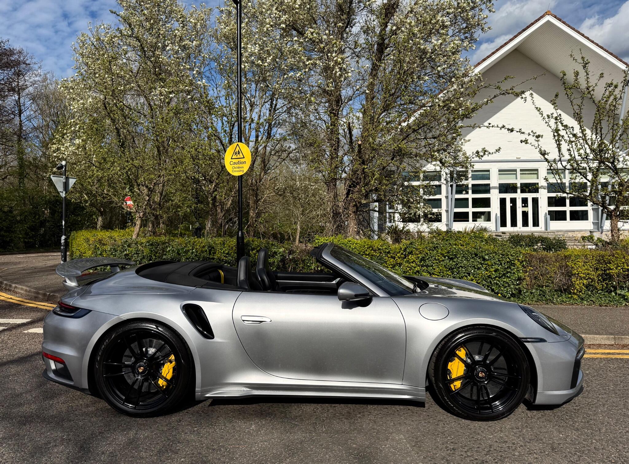 Porsche 911 view 13
