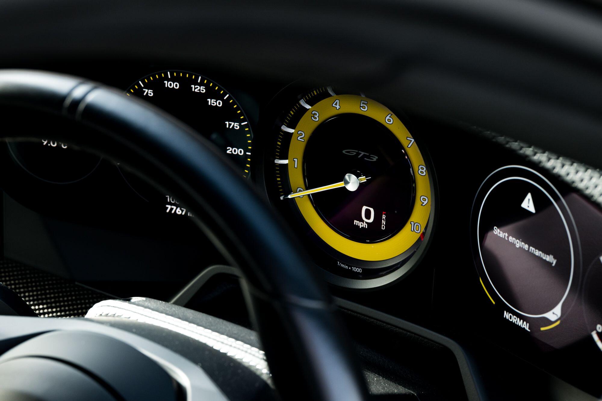 Porsche 911 view 28