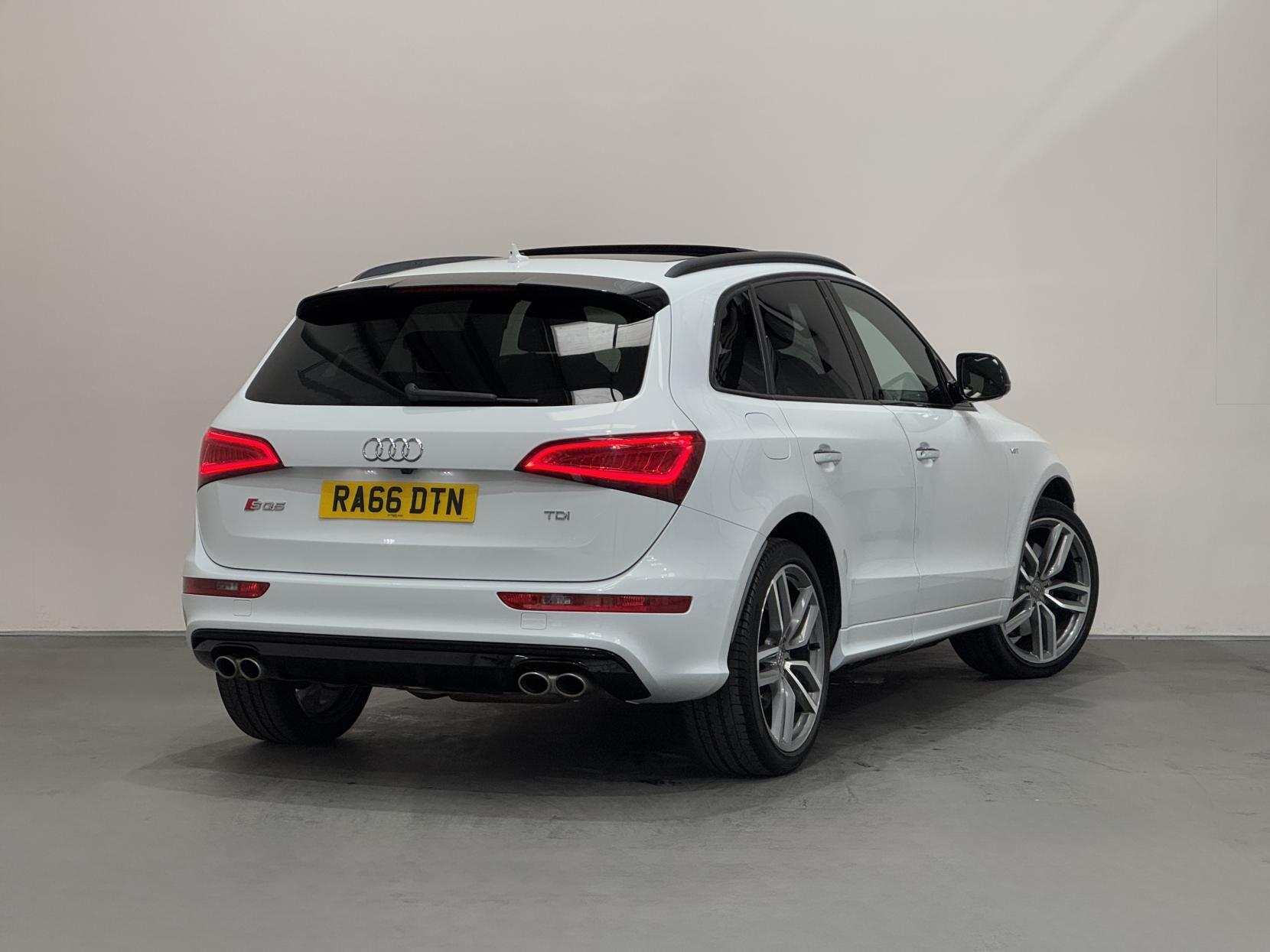 Audi SQ5 view 15