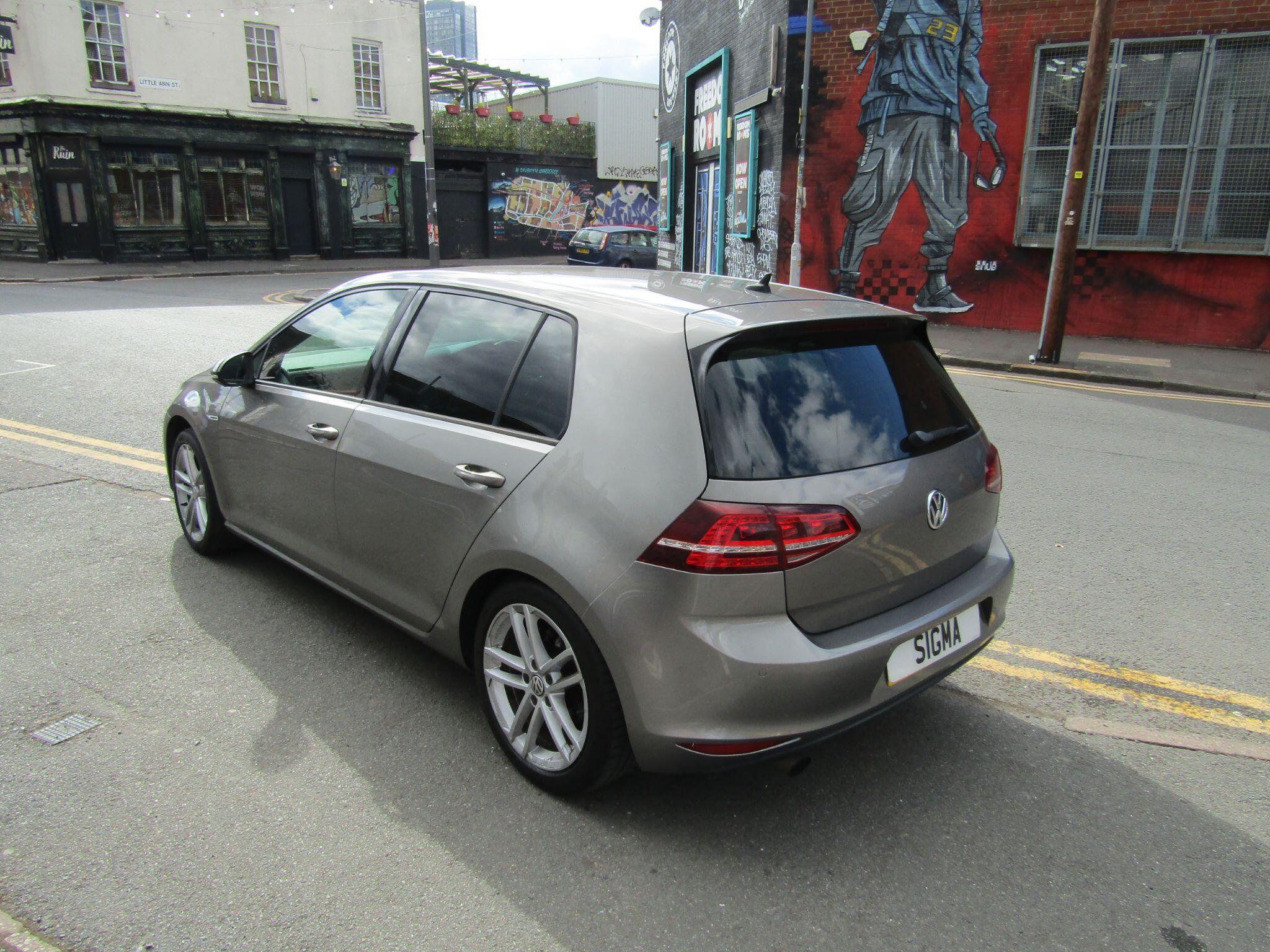Volkswagen Golf view 4