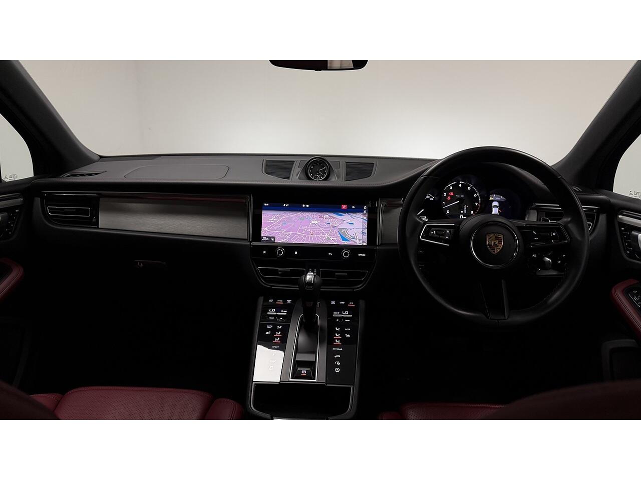 Porsche Macan view 22