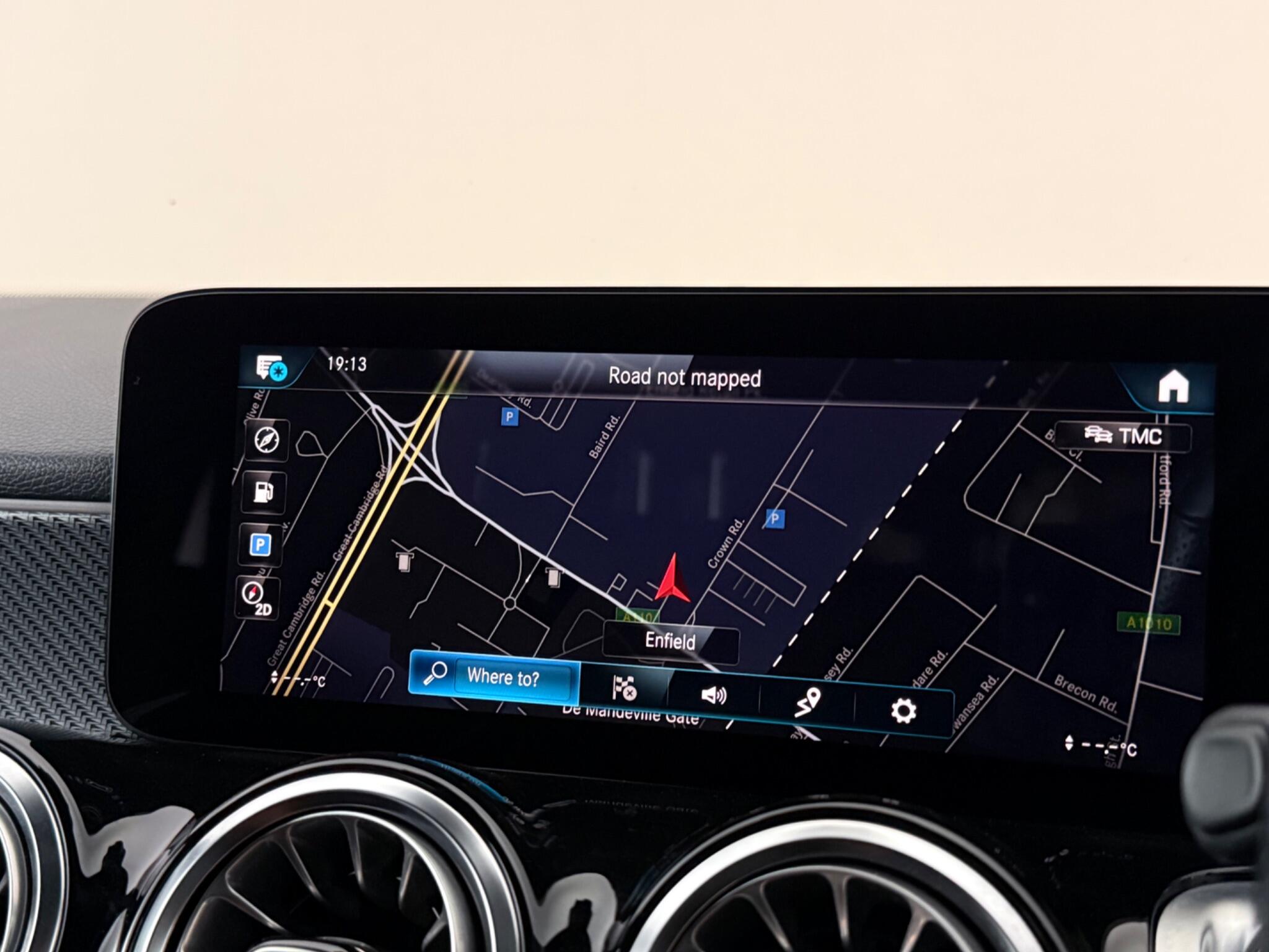Mercedes-Benz GLB view 28