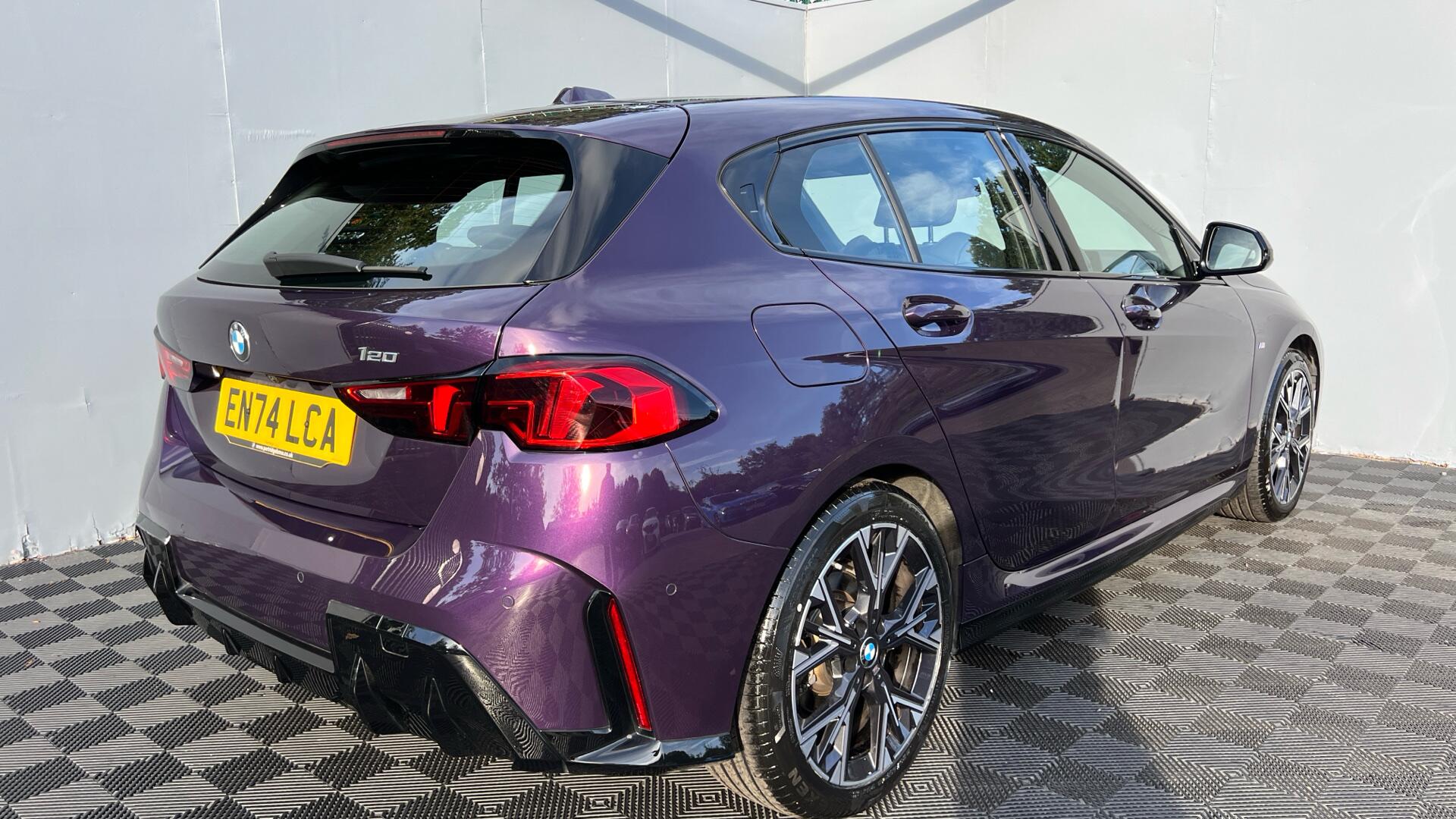 BMW 1 Series view 28