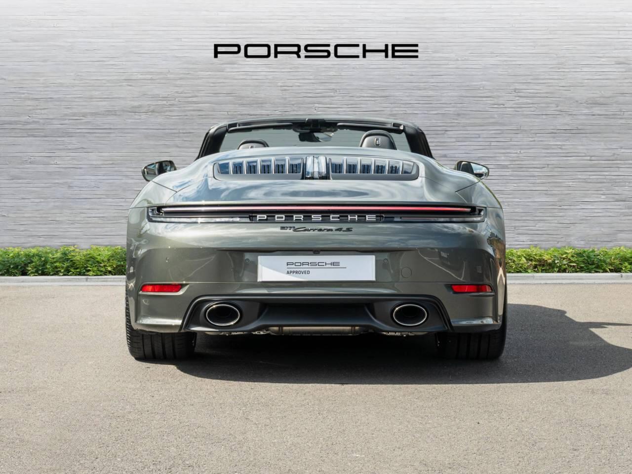 Porsche 911 view 6