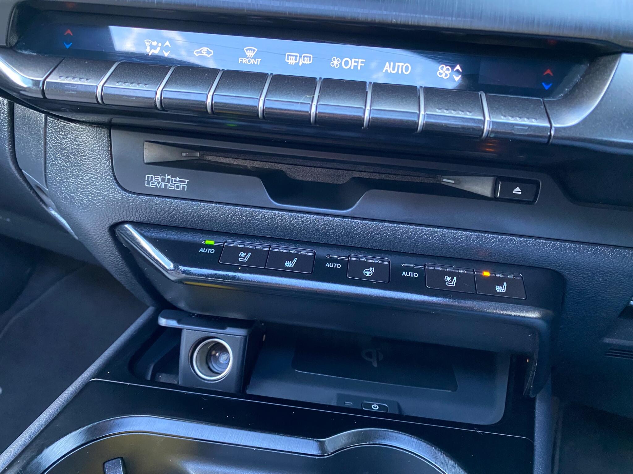 Lexus Ux view 25