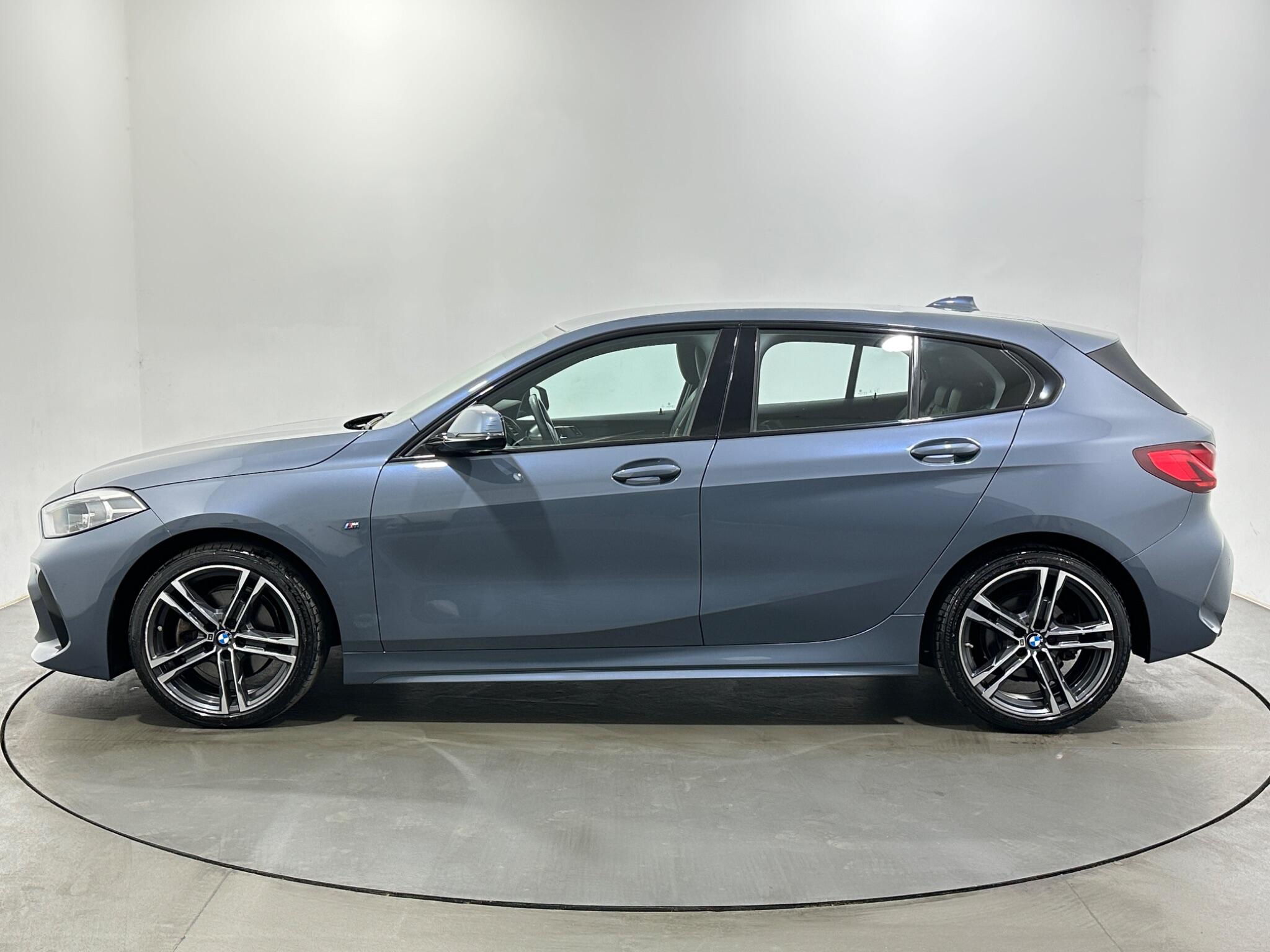 BMW 1 Series view 5