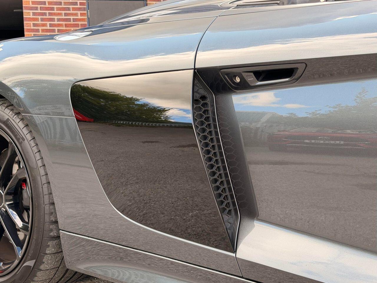 Audi R8 view 23