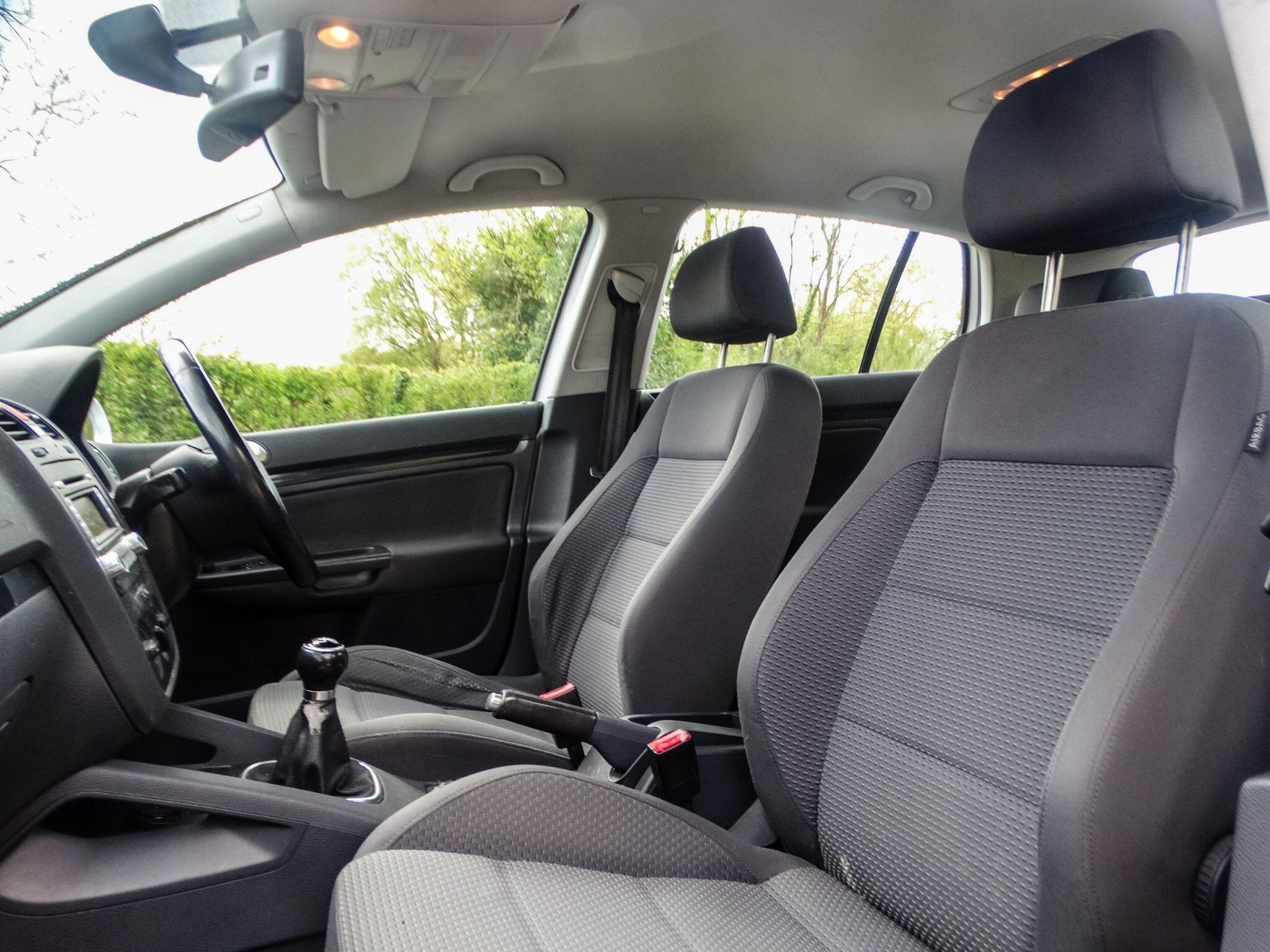 Volkswagen Golf view 17