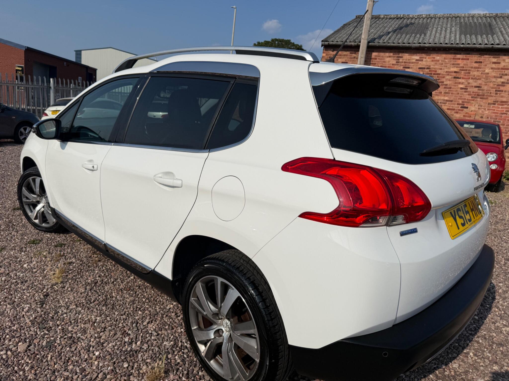 Peugeot 2008 view 11
