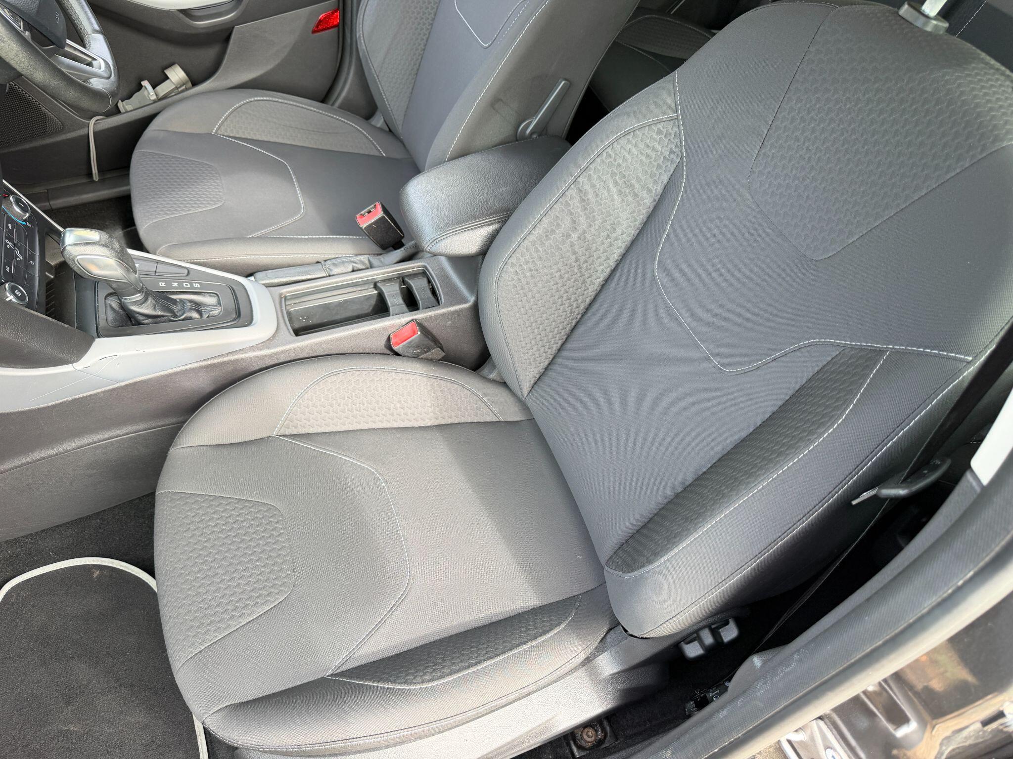 Ford Focus view 24