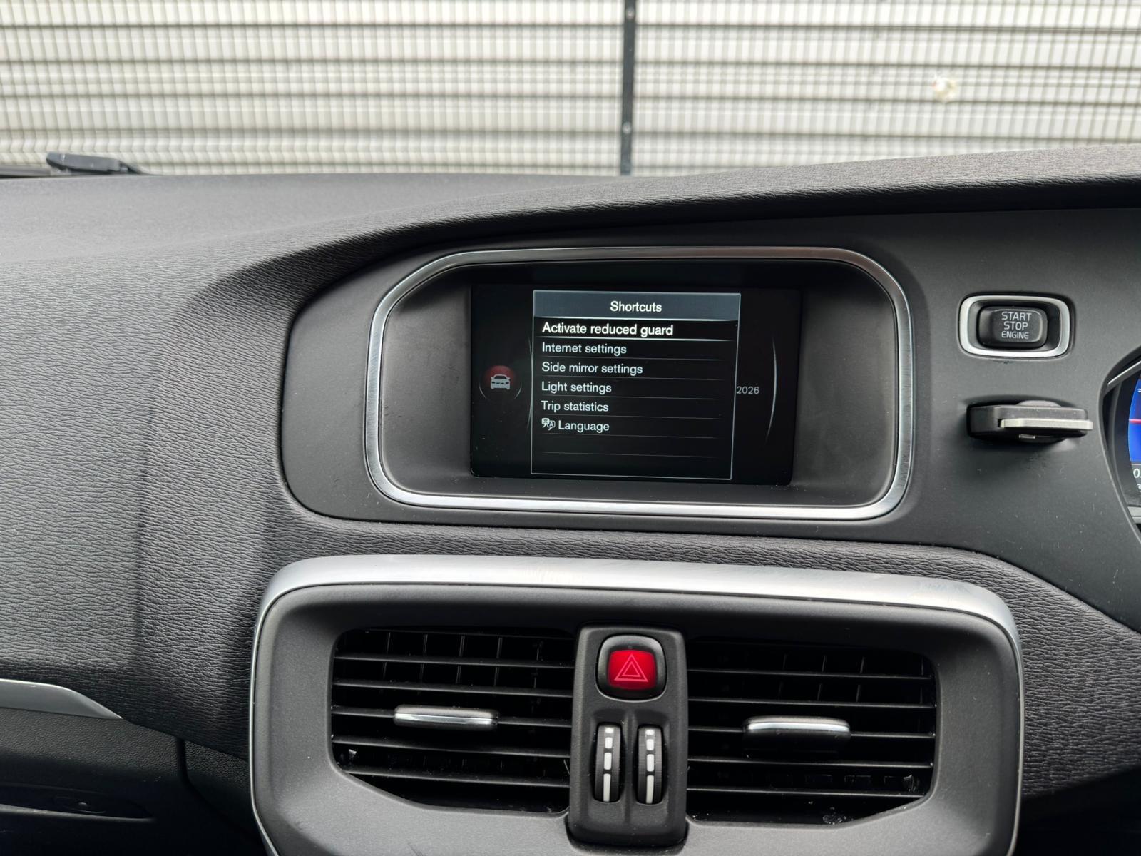 Volvo V40 view 5