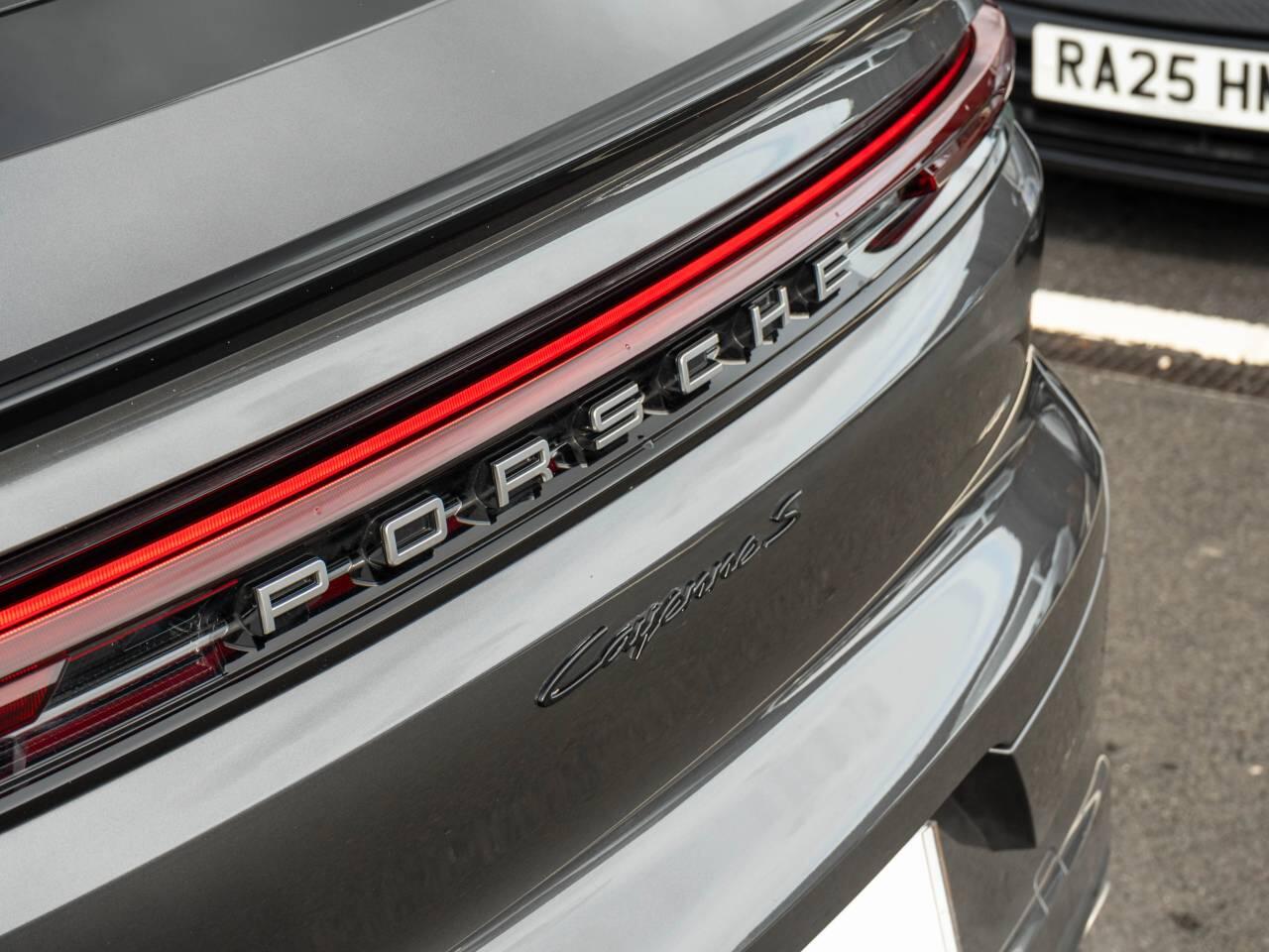 Porsche Cayenne view 9