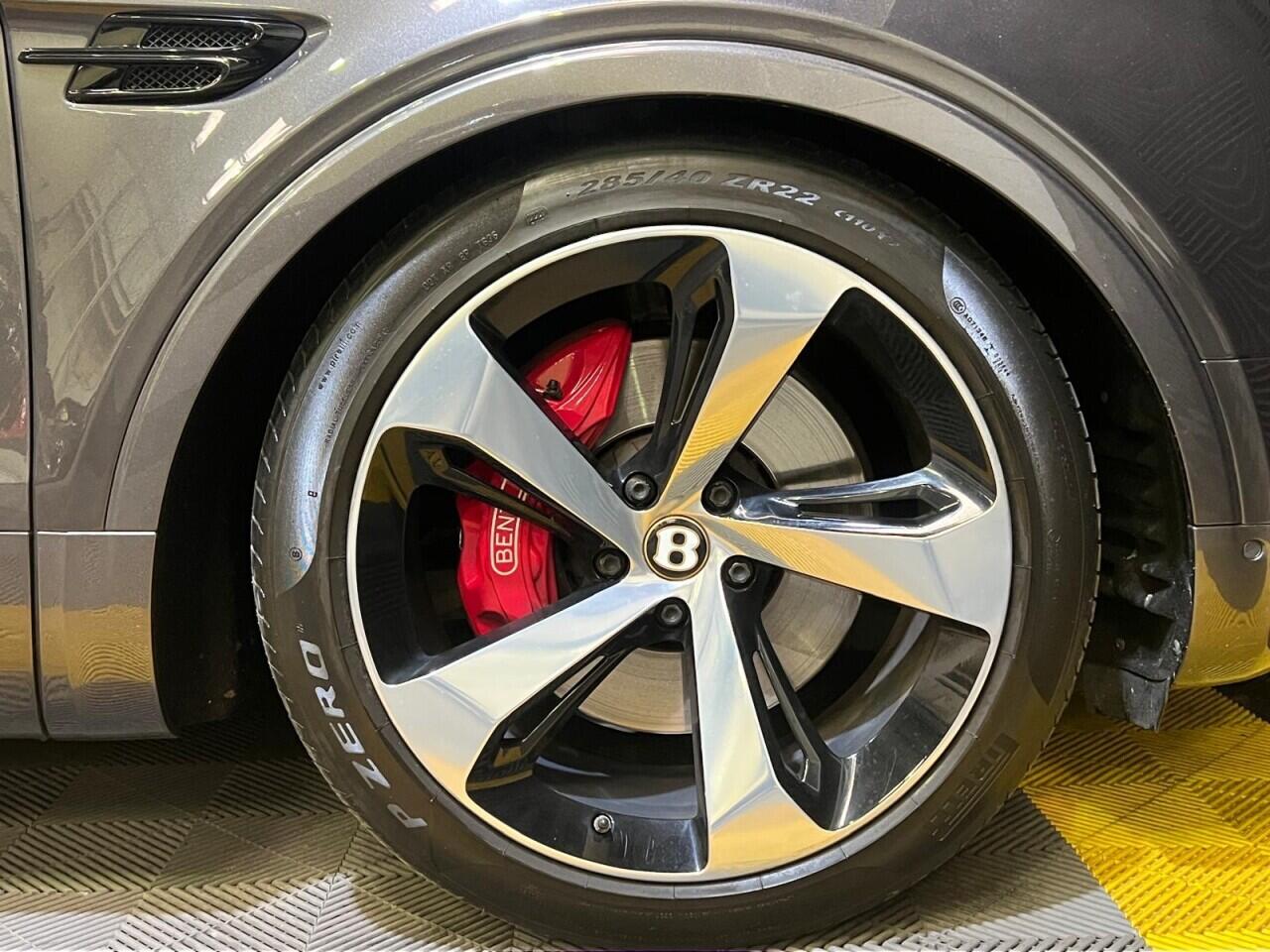 Bentley Bentayga view 5