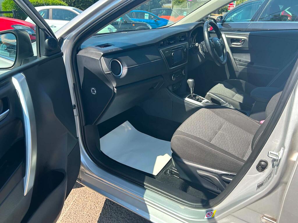 Toyota Auris view 16