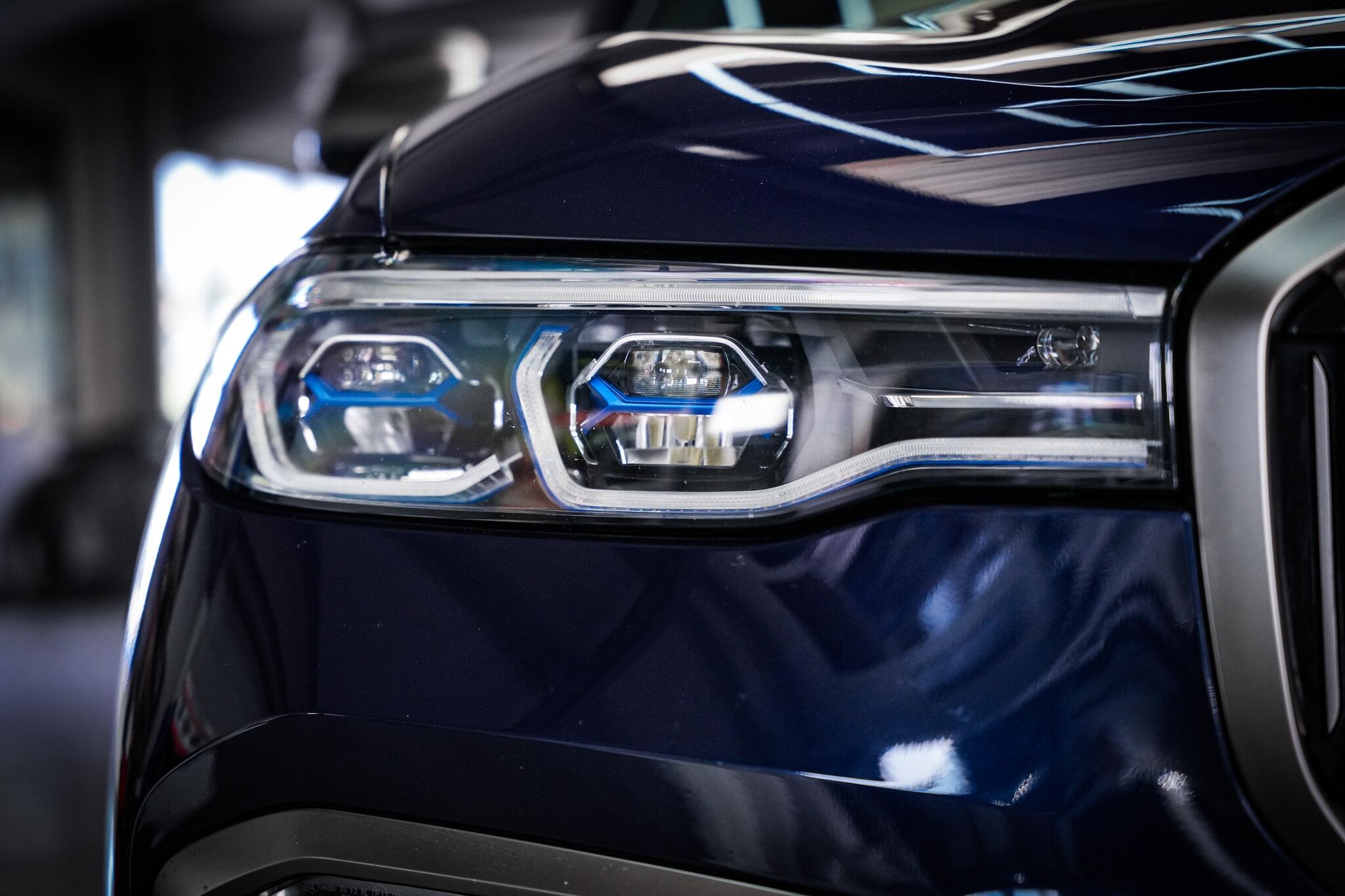 BMW X7 view 32