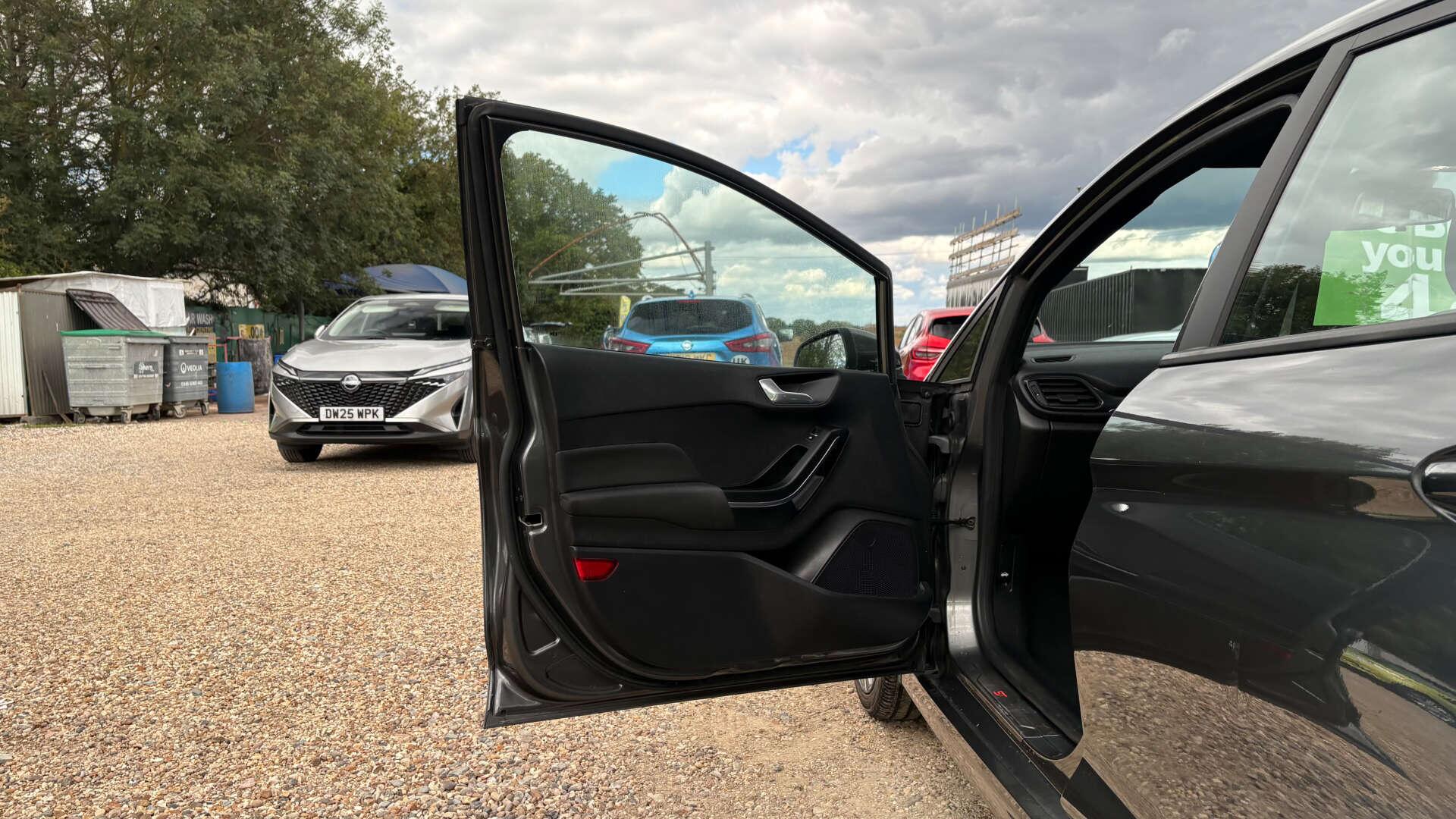 Ford Fiesta view 40