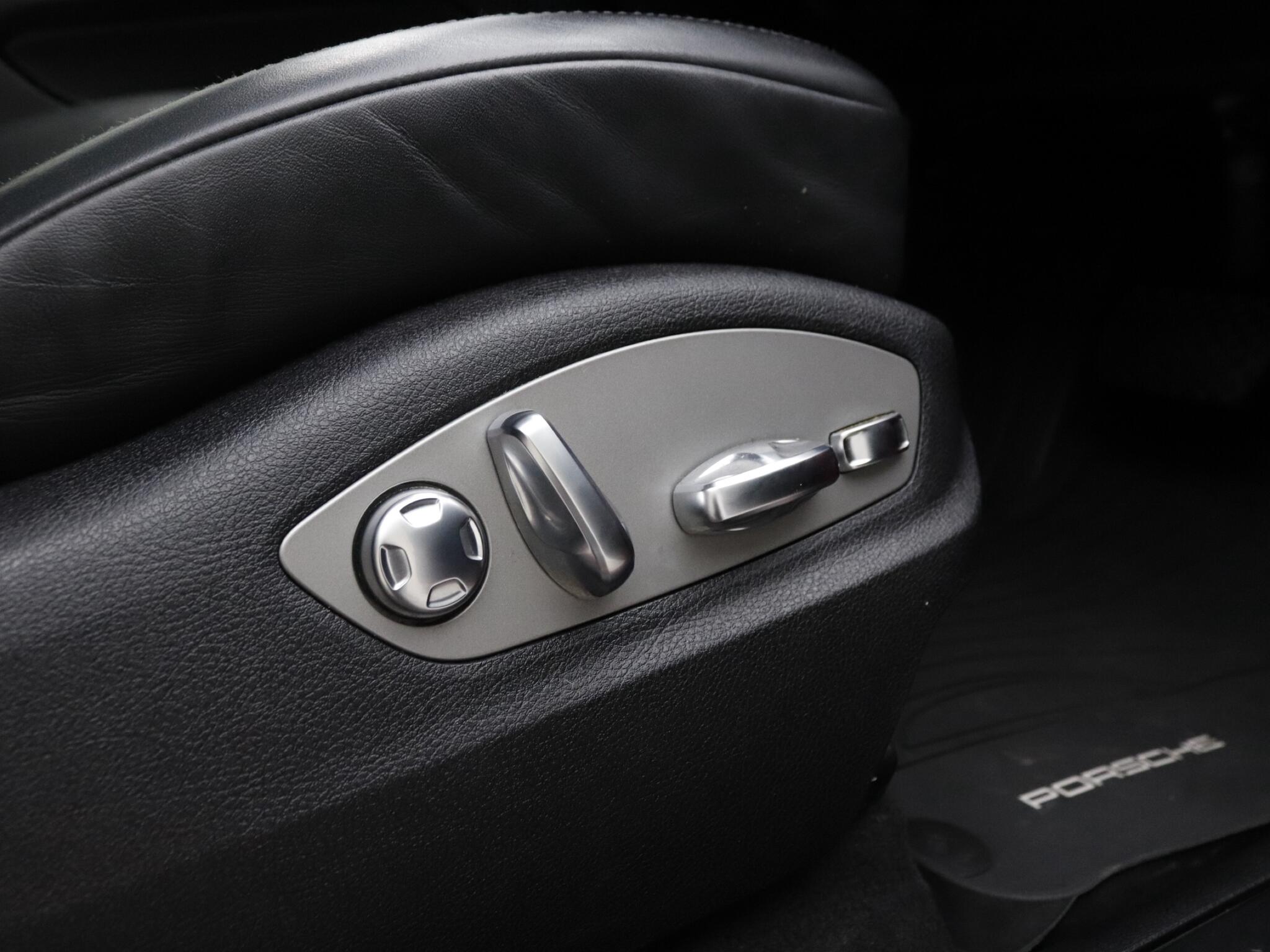 Porsche Macan view 29