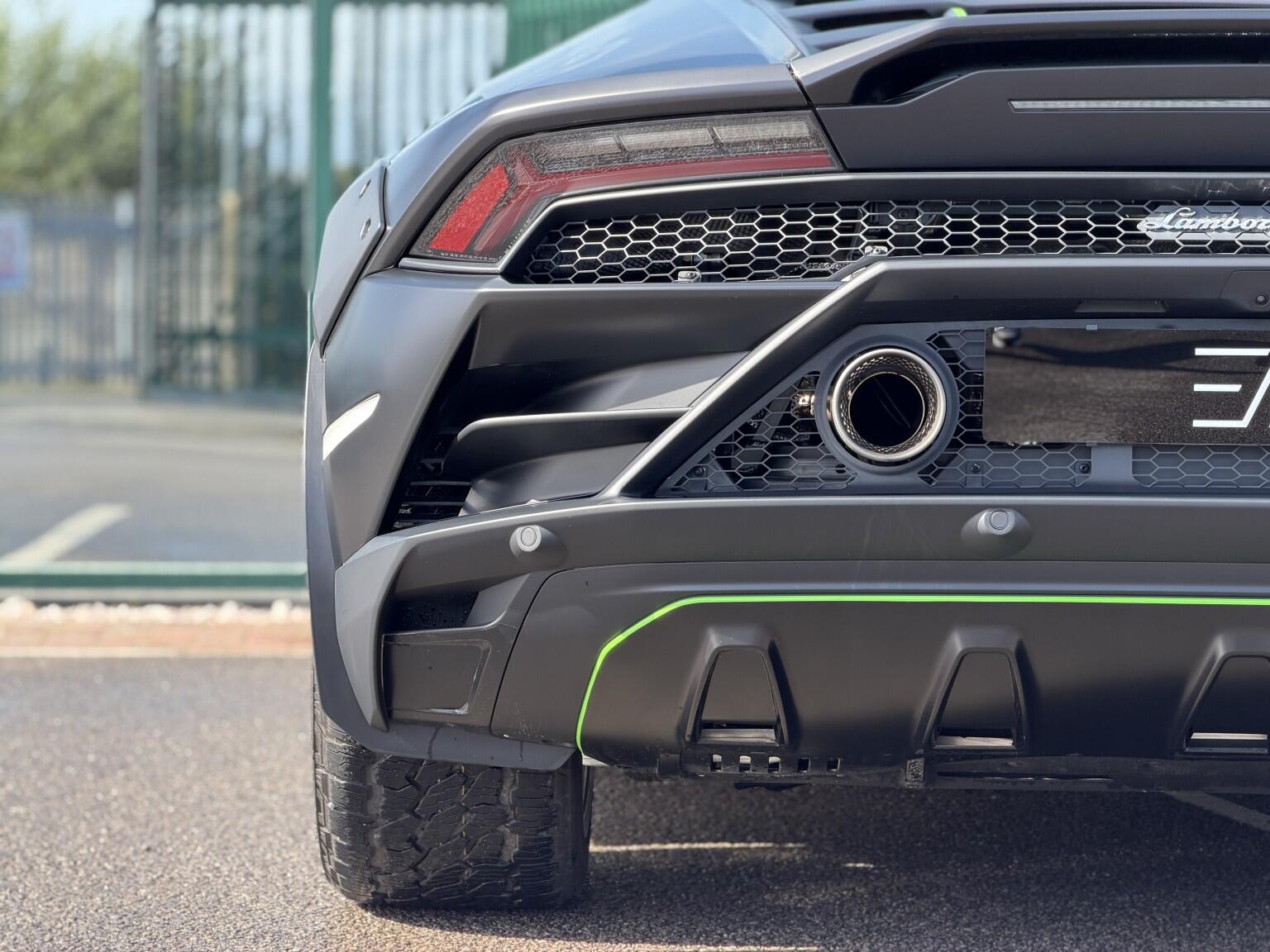 Lamborghini Huracan view 42
