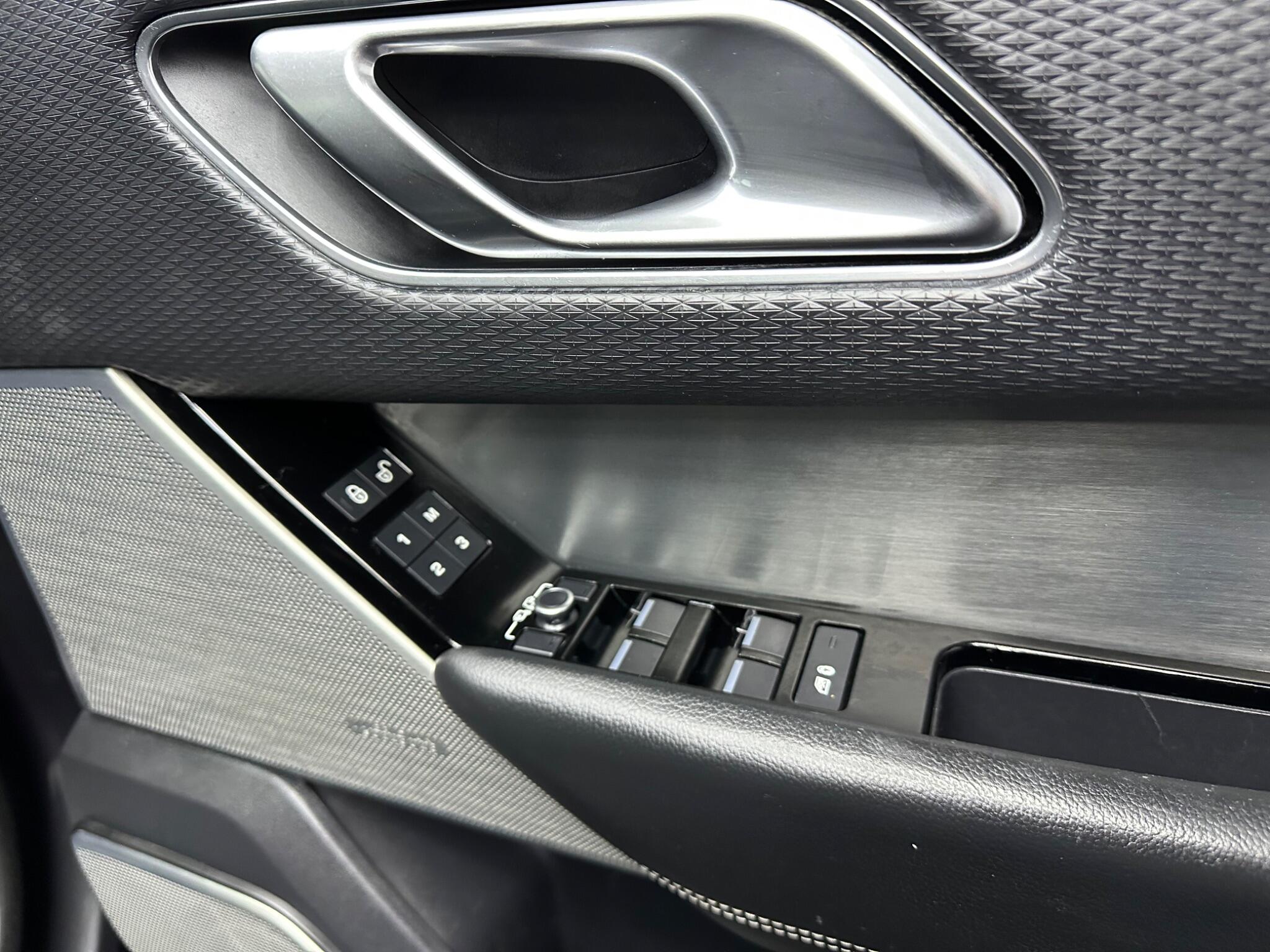 Land Rover Range Rover Velar view 24
