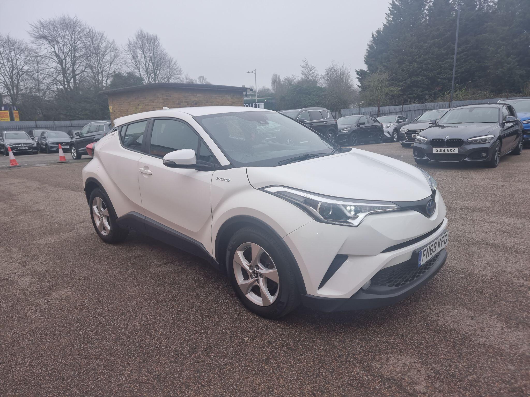 Toyota C-HR view 10
