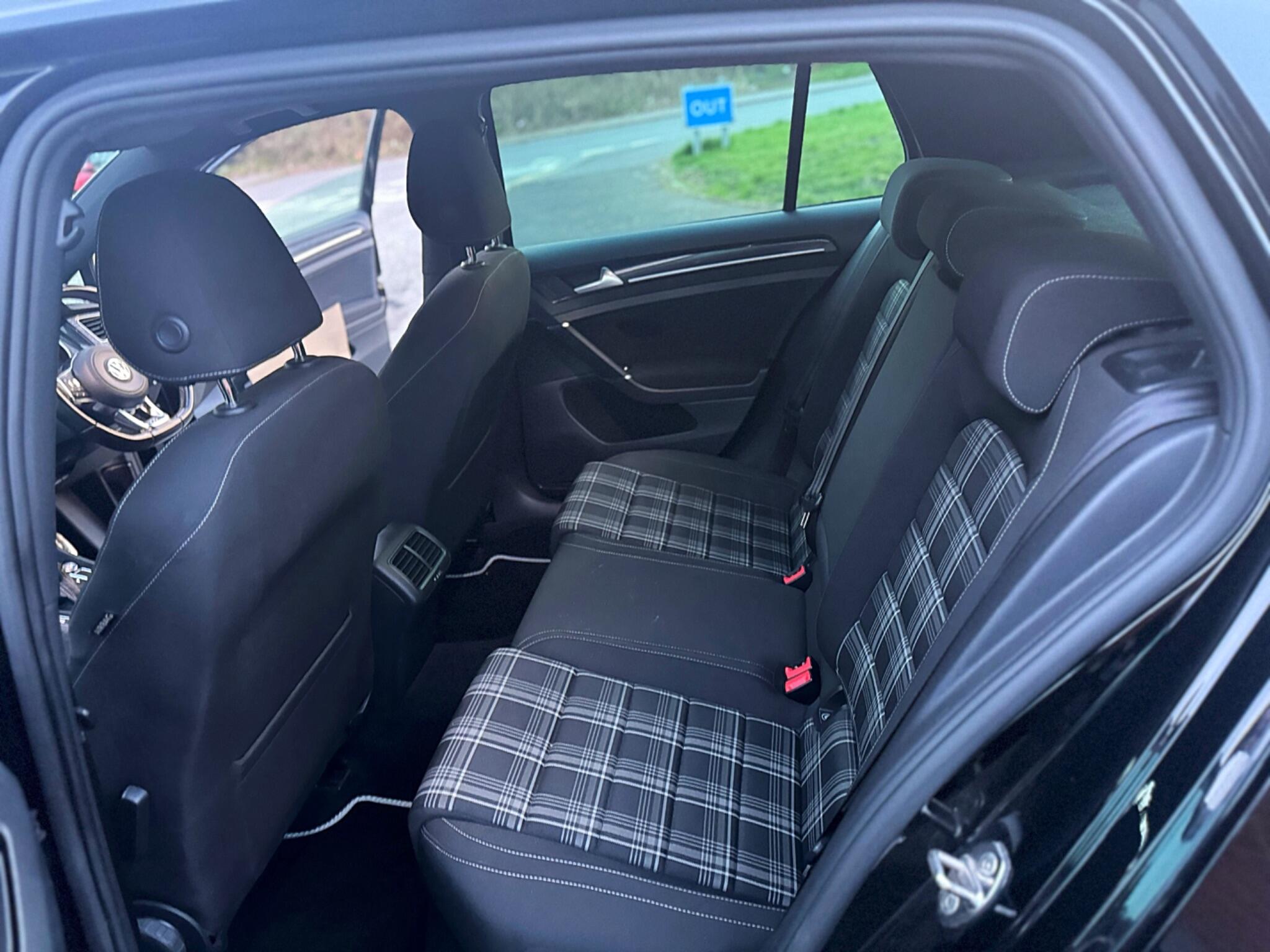 2016 Volkswagen Golf 2.0 TDI BlueMotion Tech GTD DSG Euro 6 (s/s) 5dr image 41