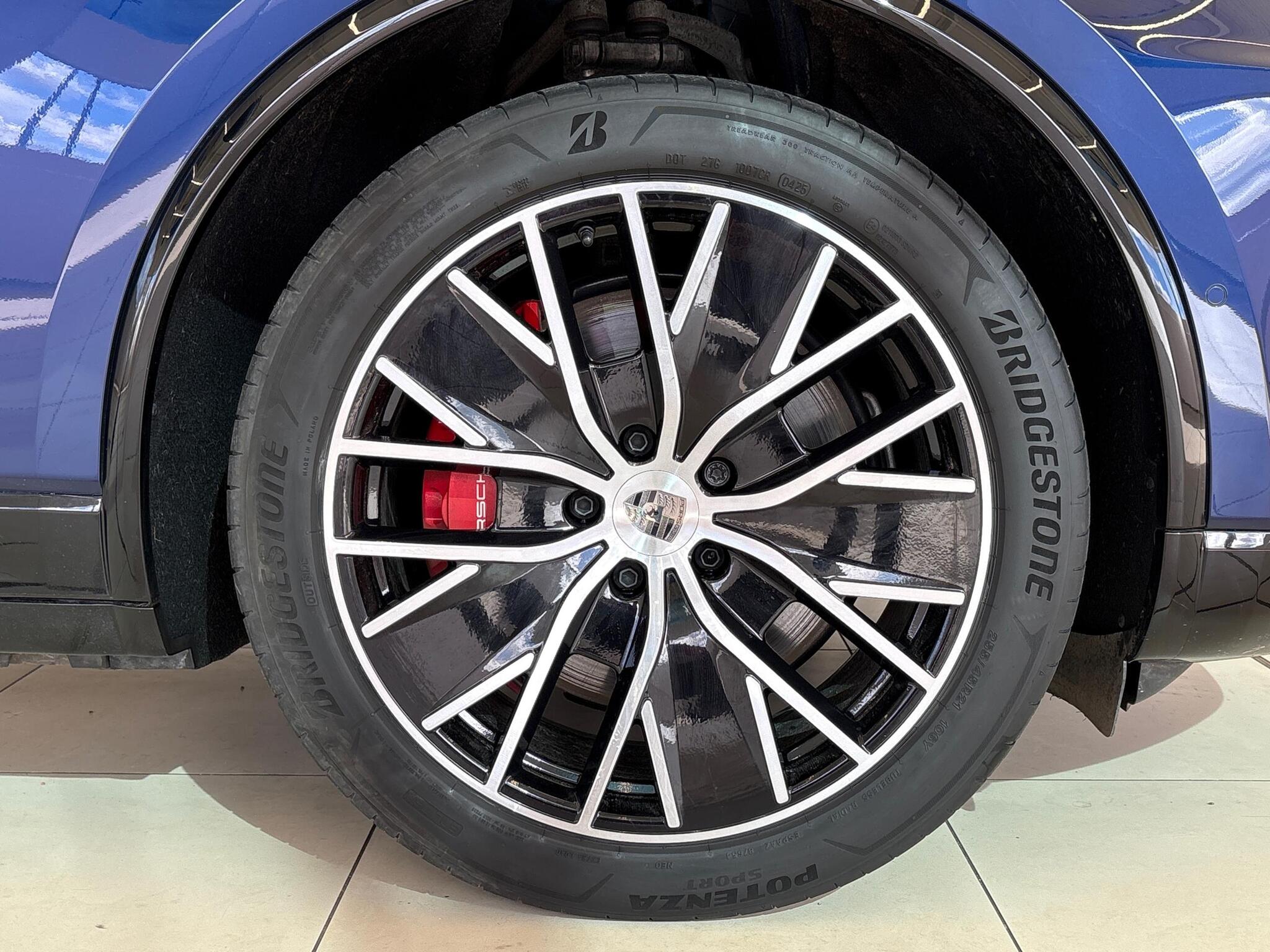 Porsche Macan view 24